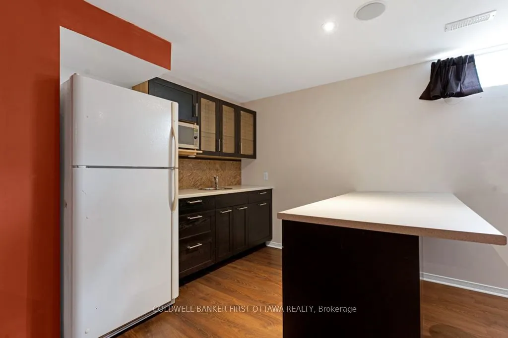5525 PETTAPIECE Crescent