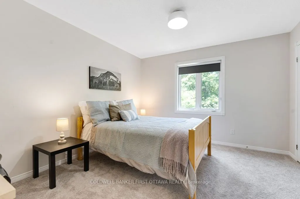 5525 PETTAPIECE Crescent