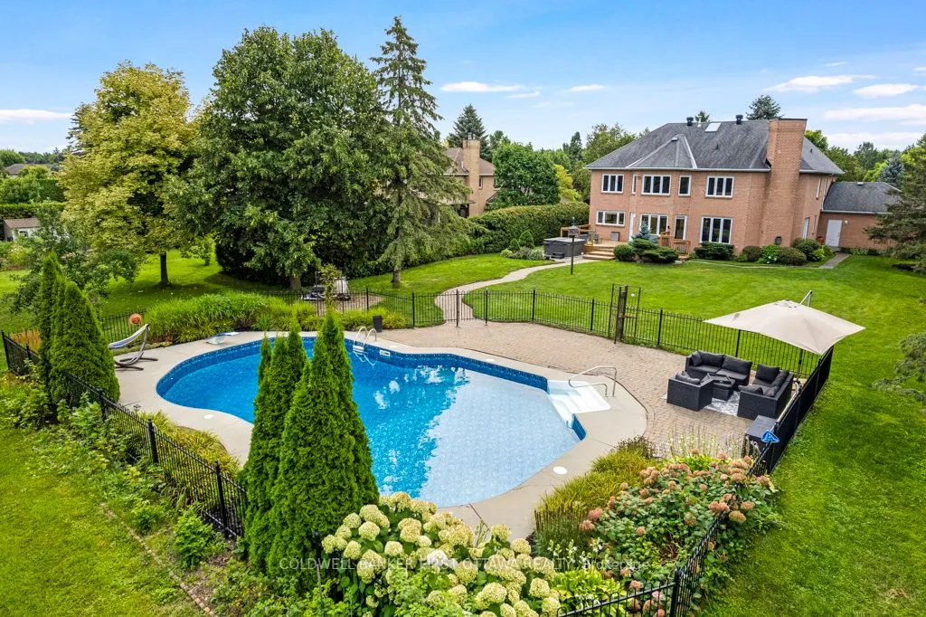 5525 PETTAPIECE Crescent