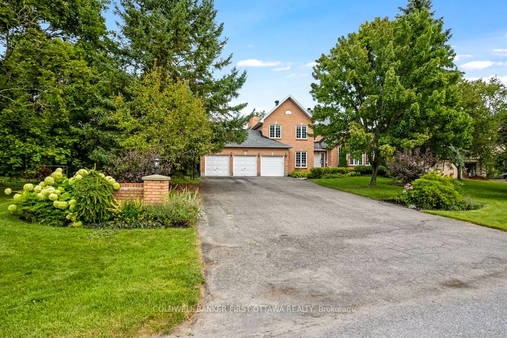 5525 PETTAPIECE Crescent