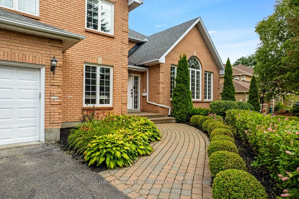 5525 PETTAPIECE Crescent