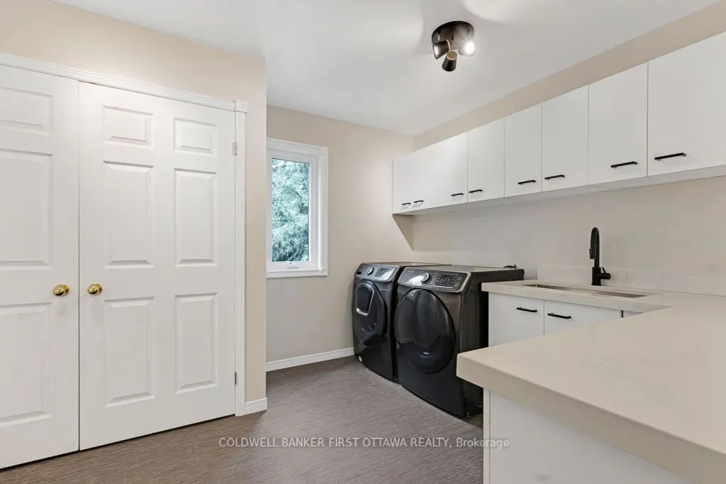 5525 PETTAPIECE Crescent