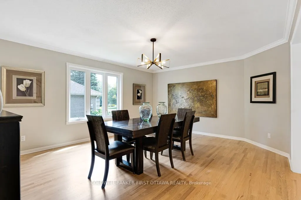 5525 PETTAPIECE Crescent