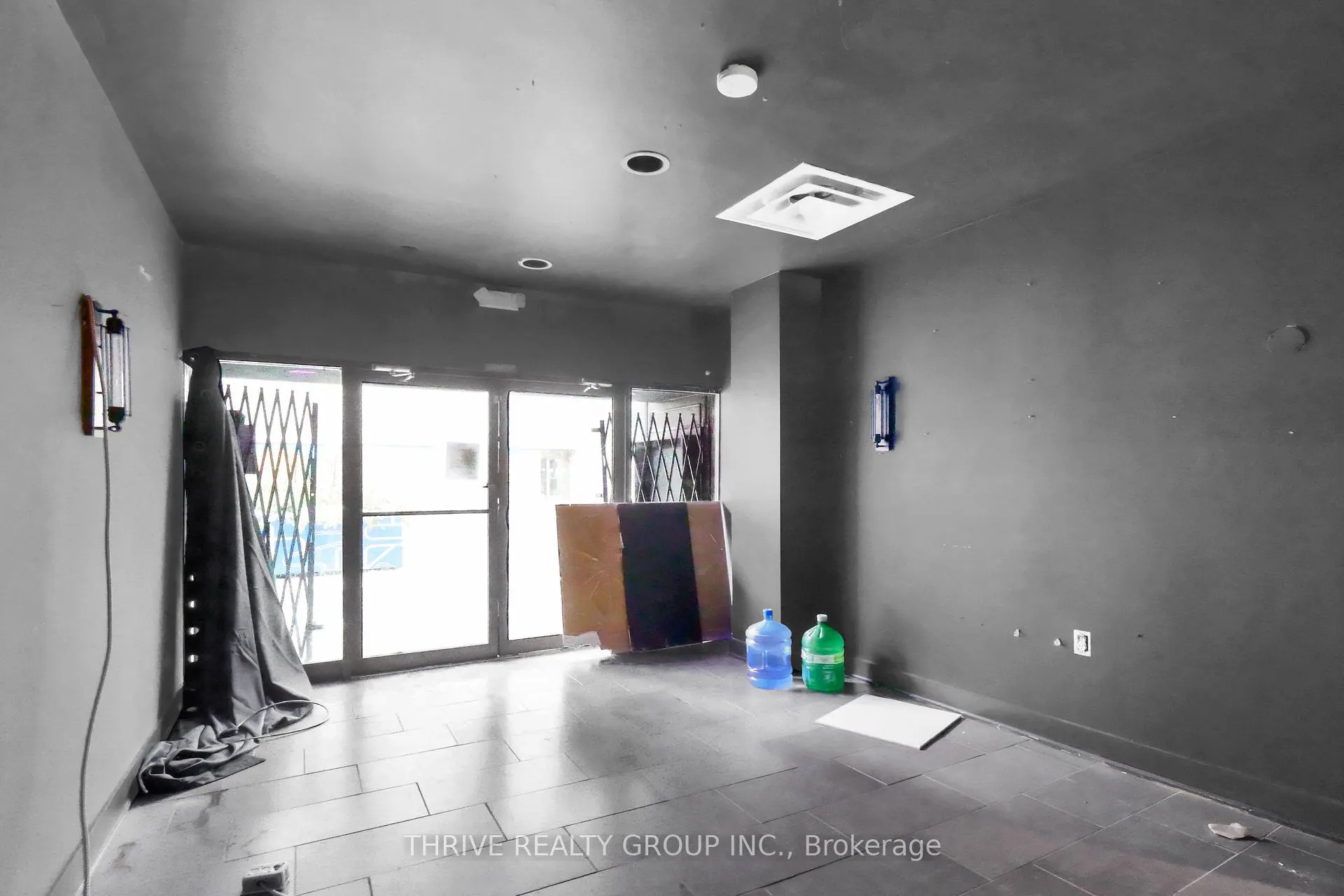200 DUNDAS Street