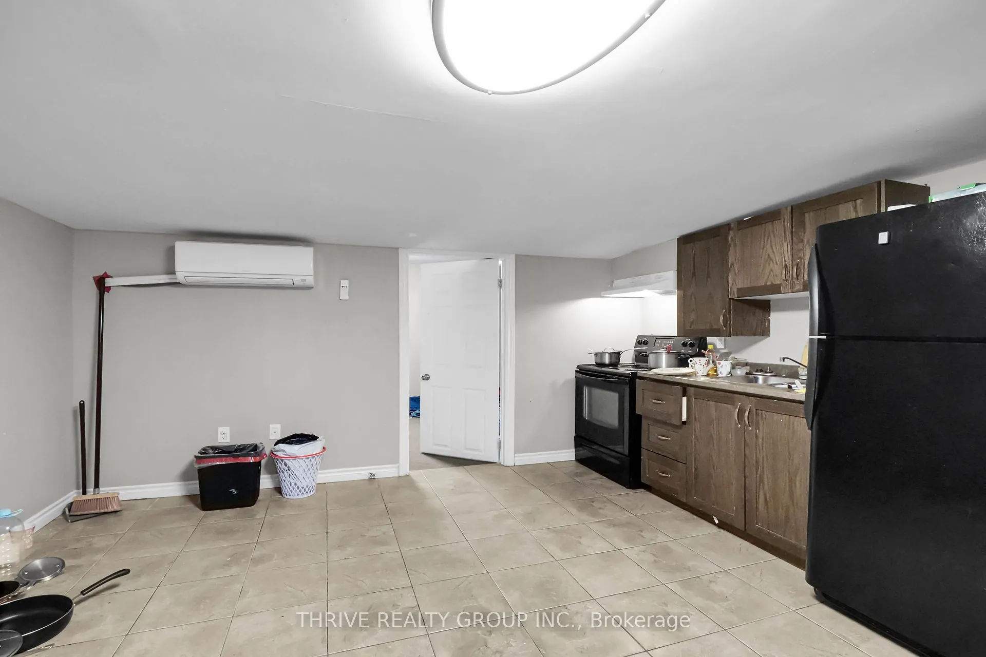 200 DUNDAS Street