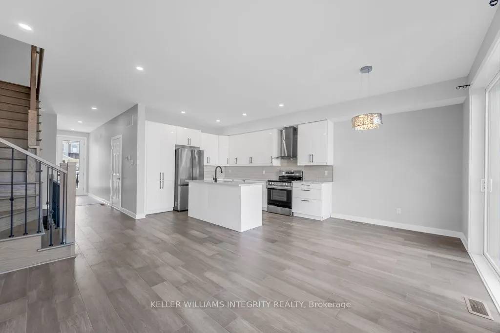 875 CONTOUR Street, #B