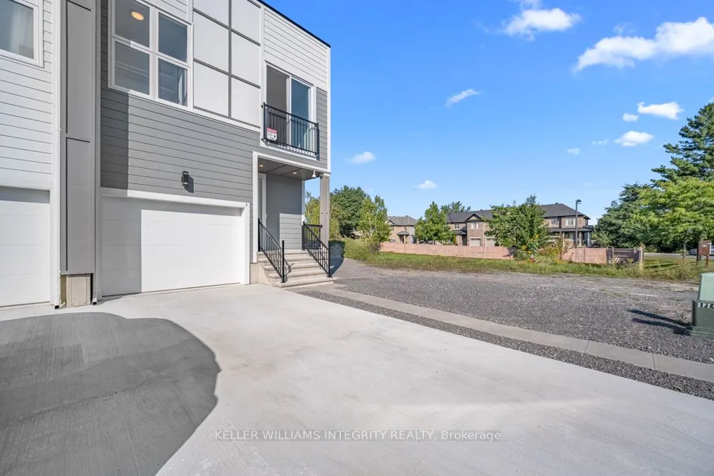 875 CONTOUR Street, #B