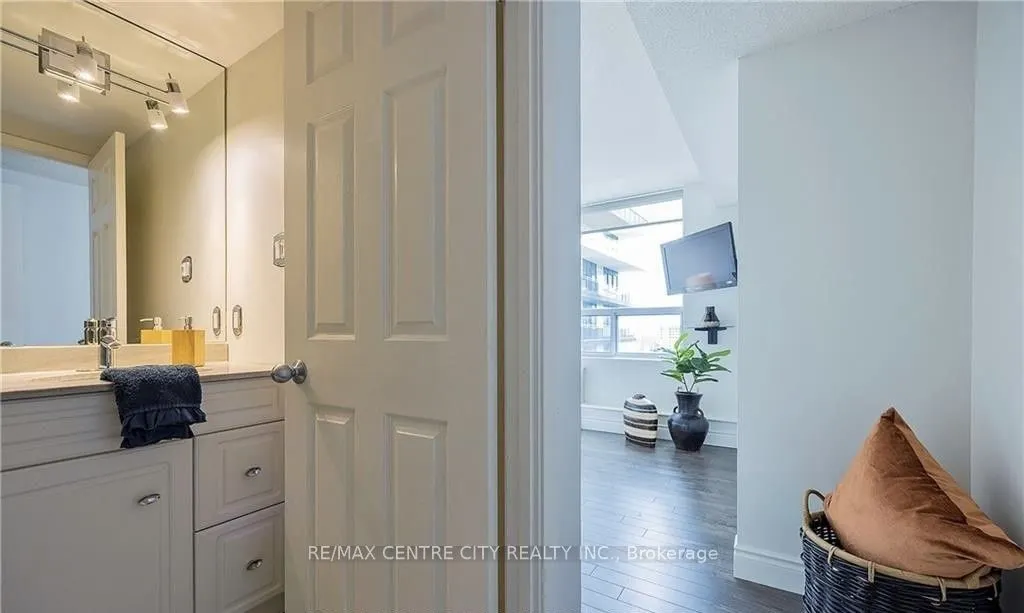 155 Kent Street, #1205