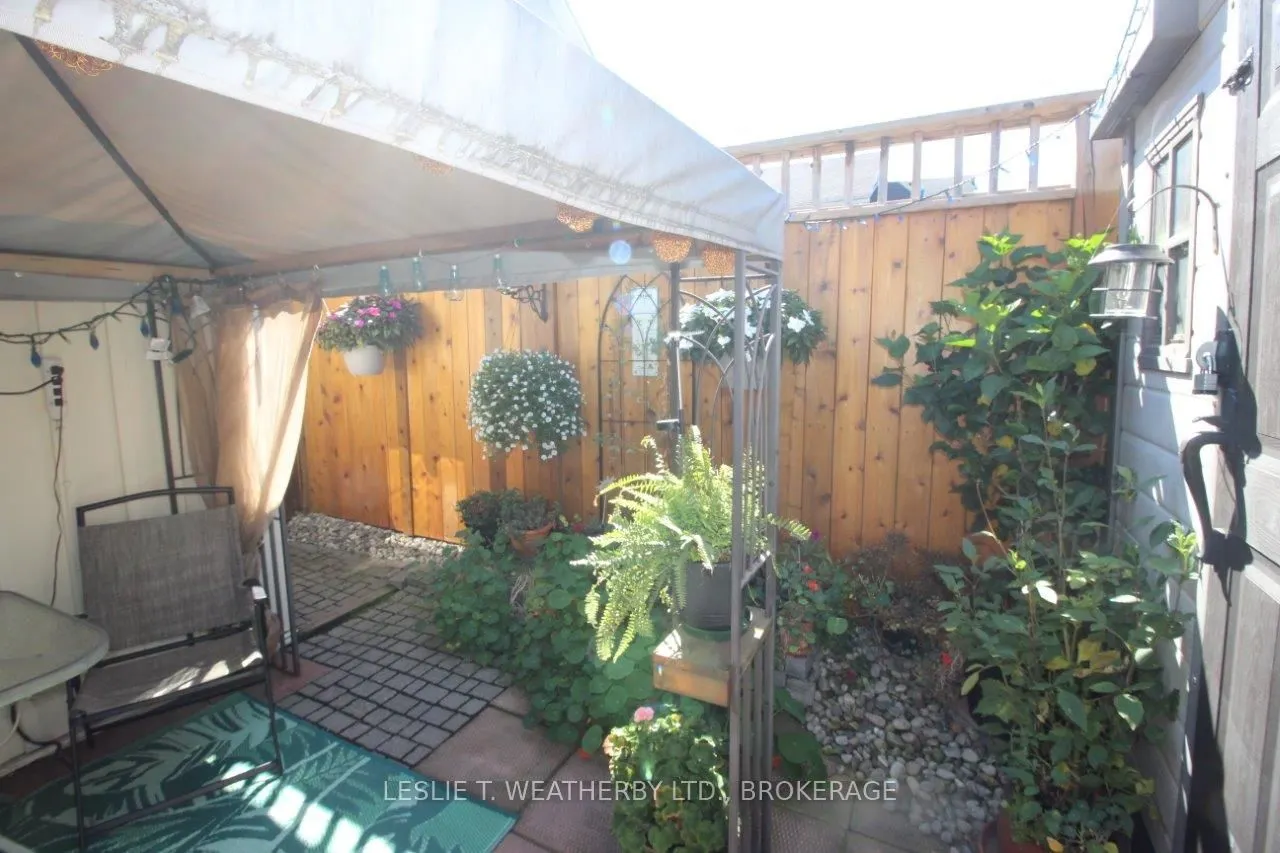 270 Wellington Street