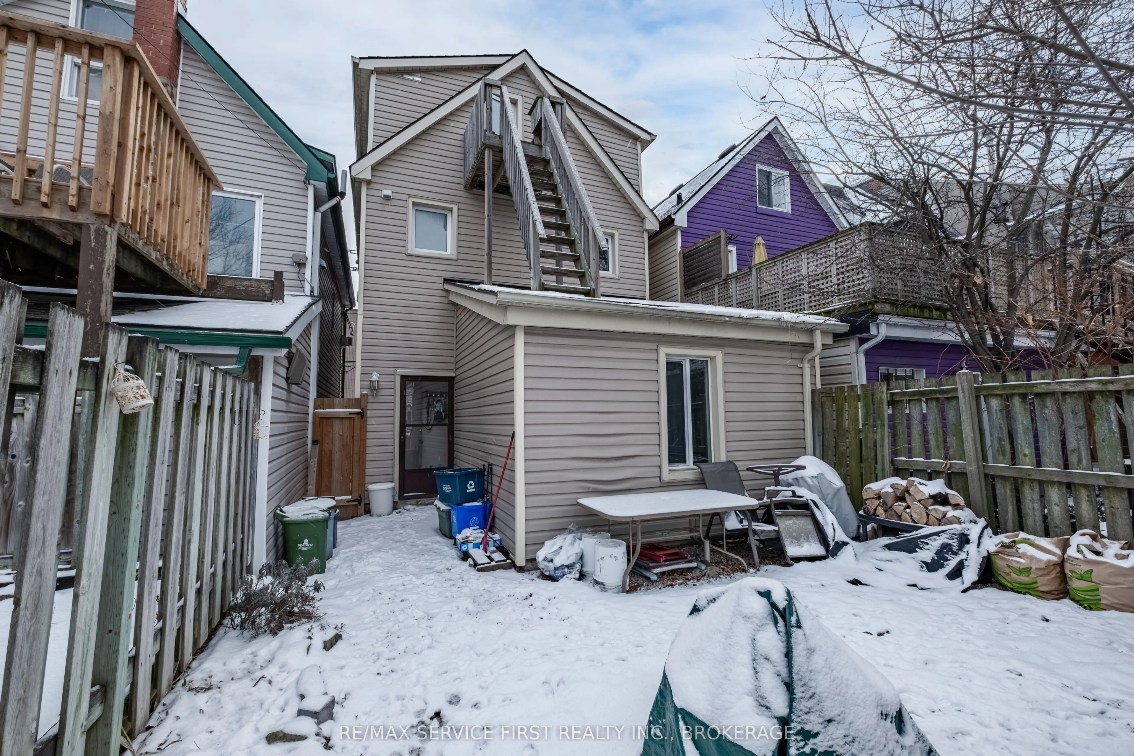 240 Wellington Street
