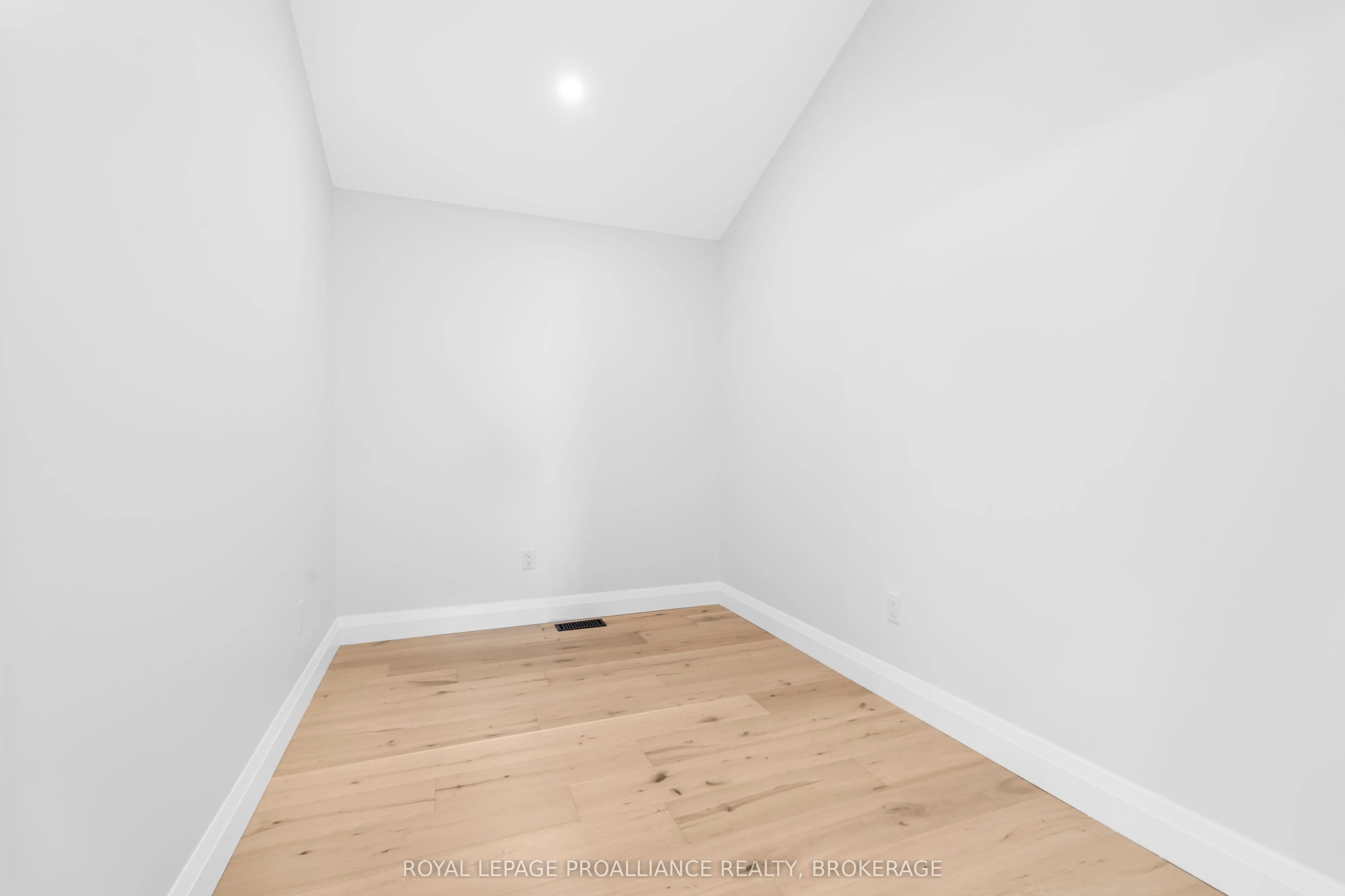 17 Riverside Drive