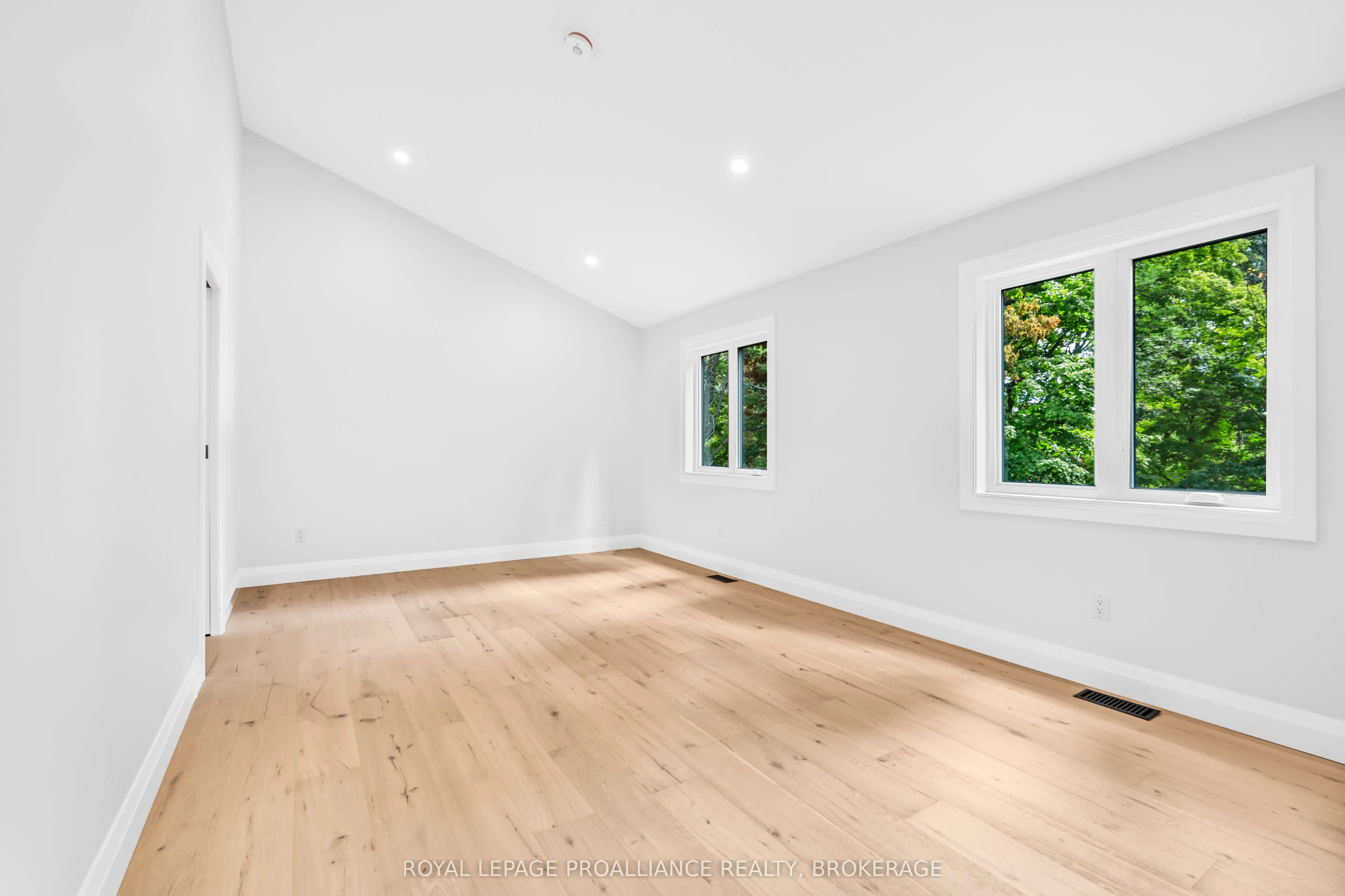 17 Riverside Drive