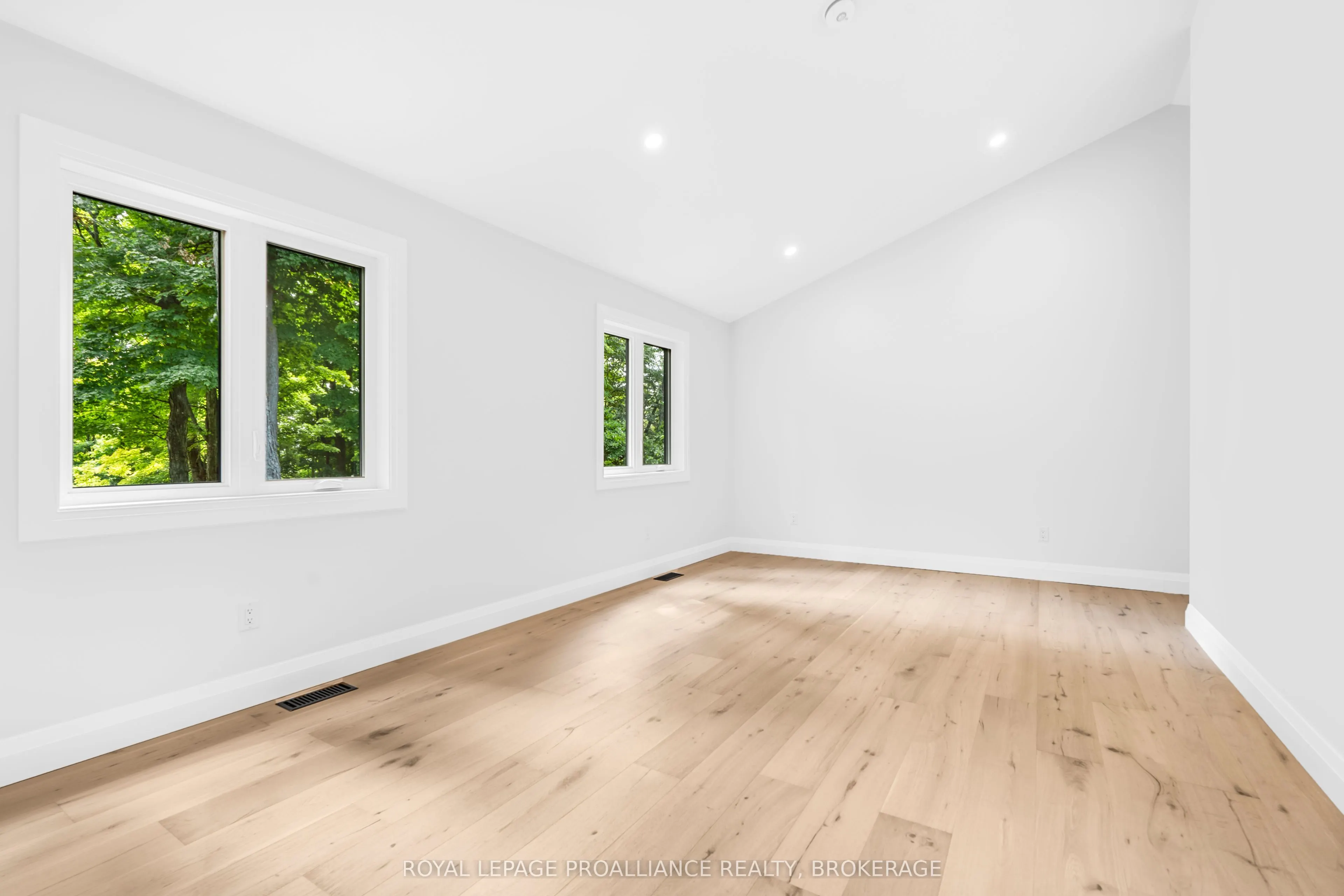 17 Riverside Drive