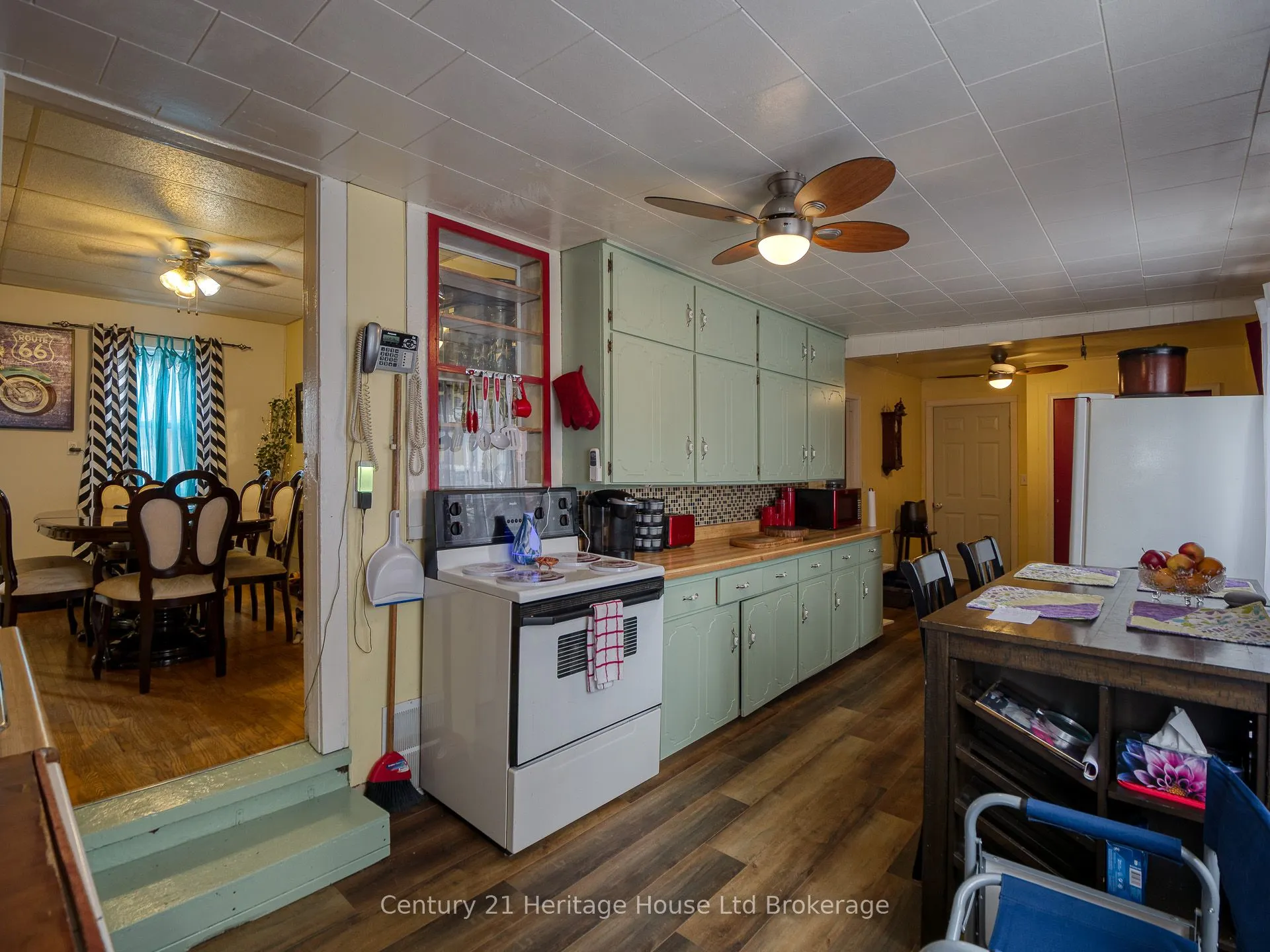 2 ELGIN Street W
