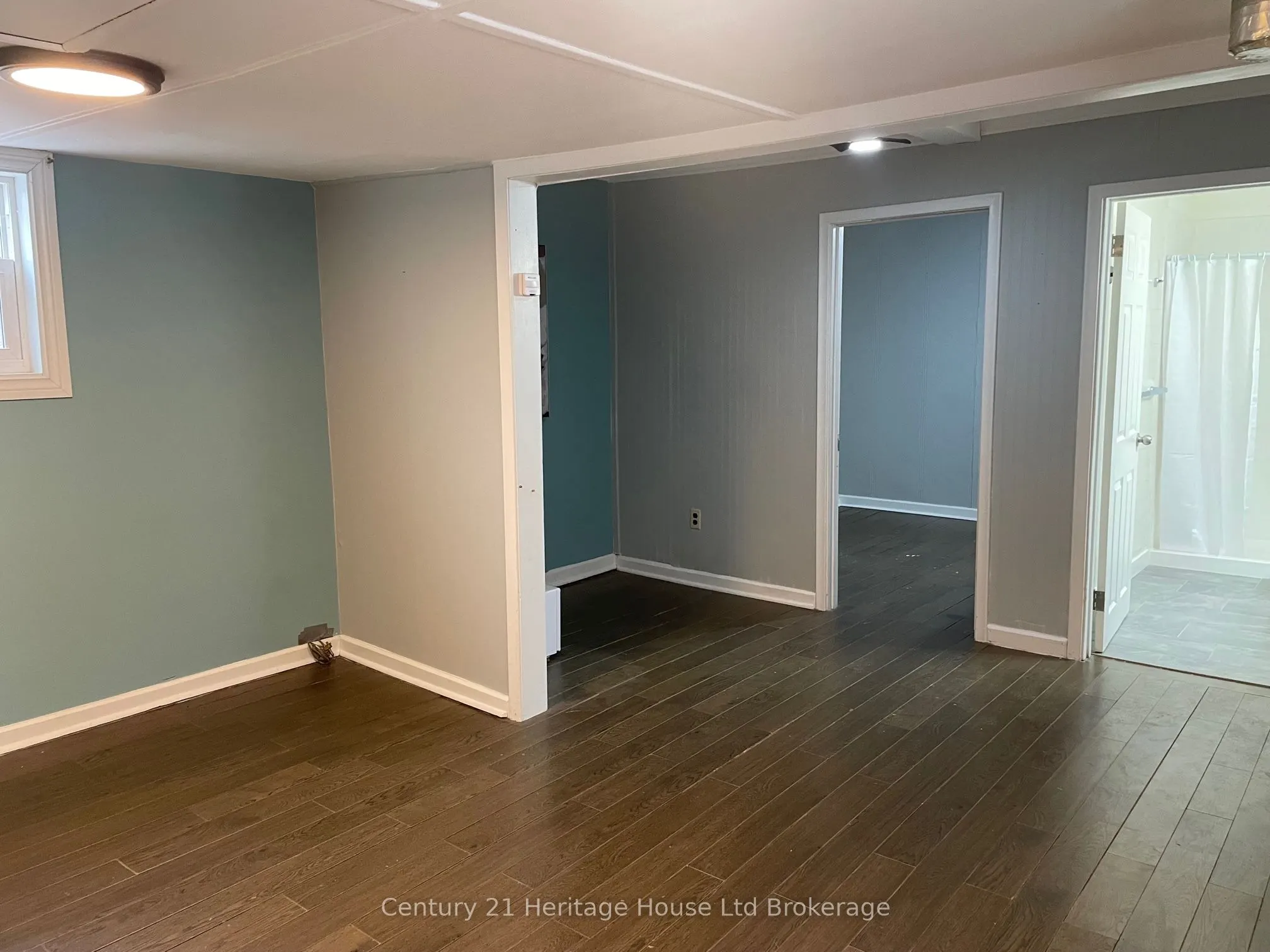 2 ELGIN Street W