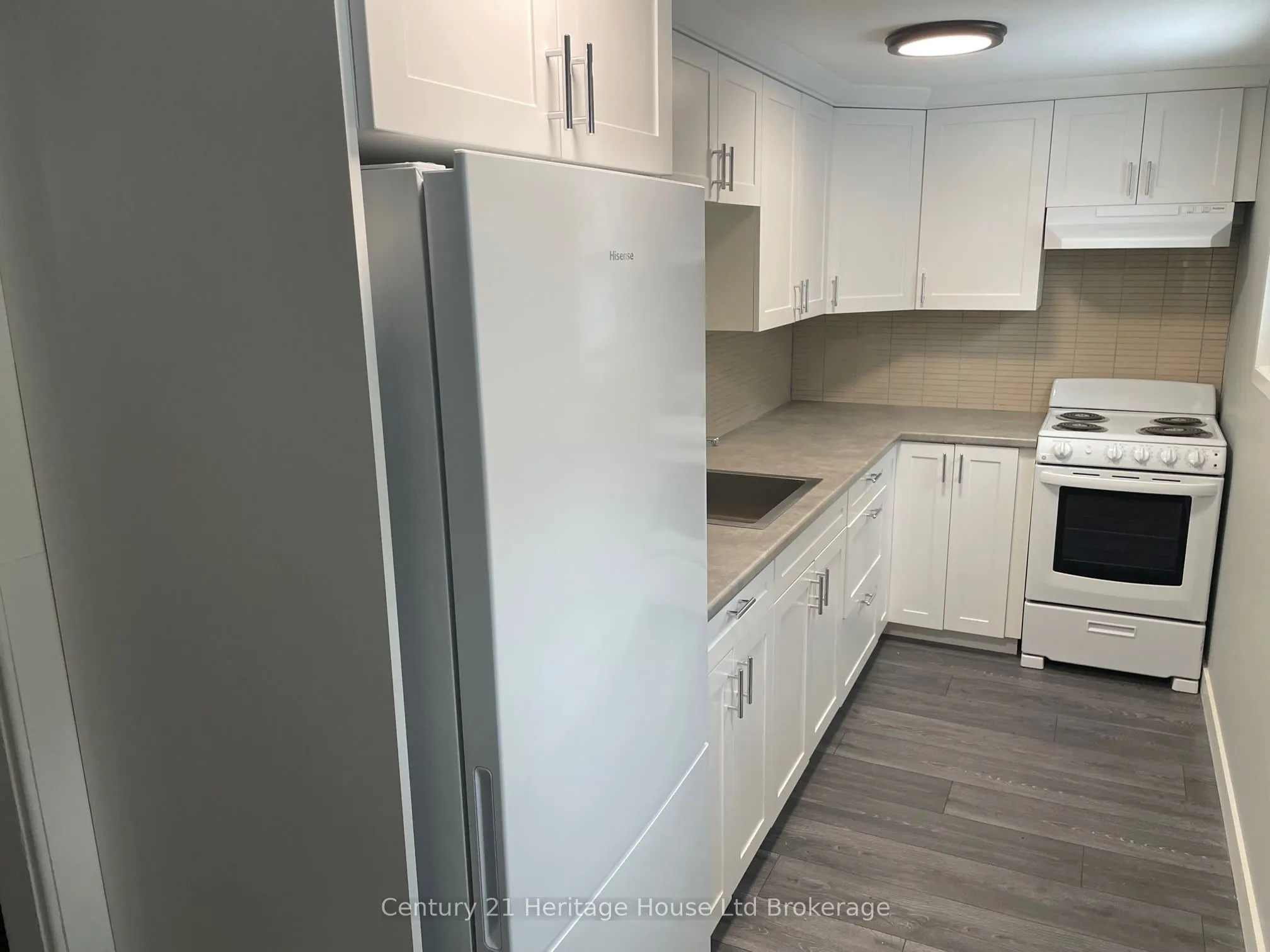 2 ELGIN Street W