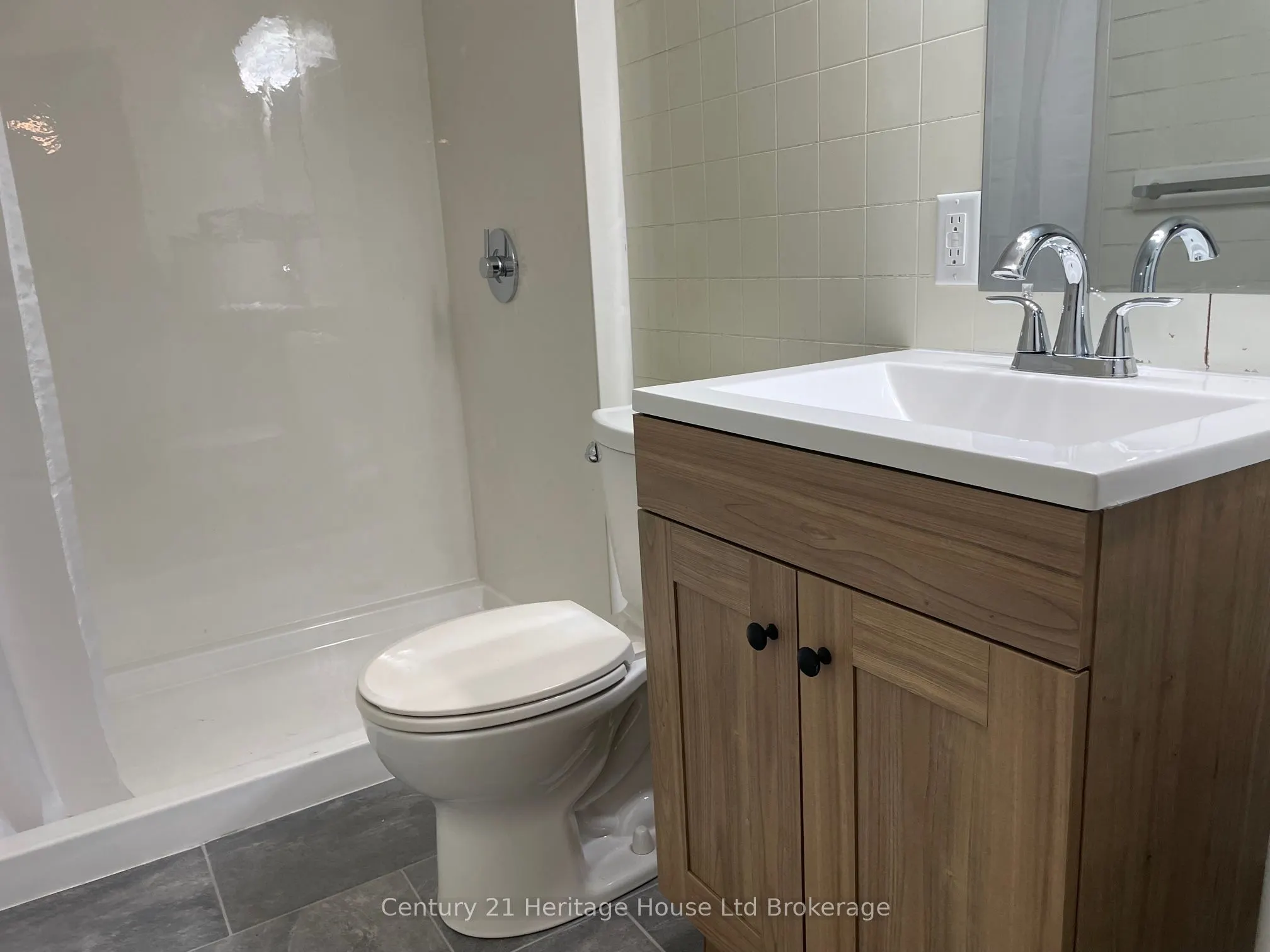 2 ELGIN Street W
