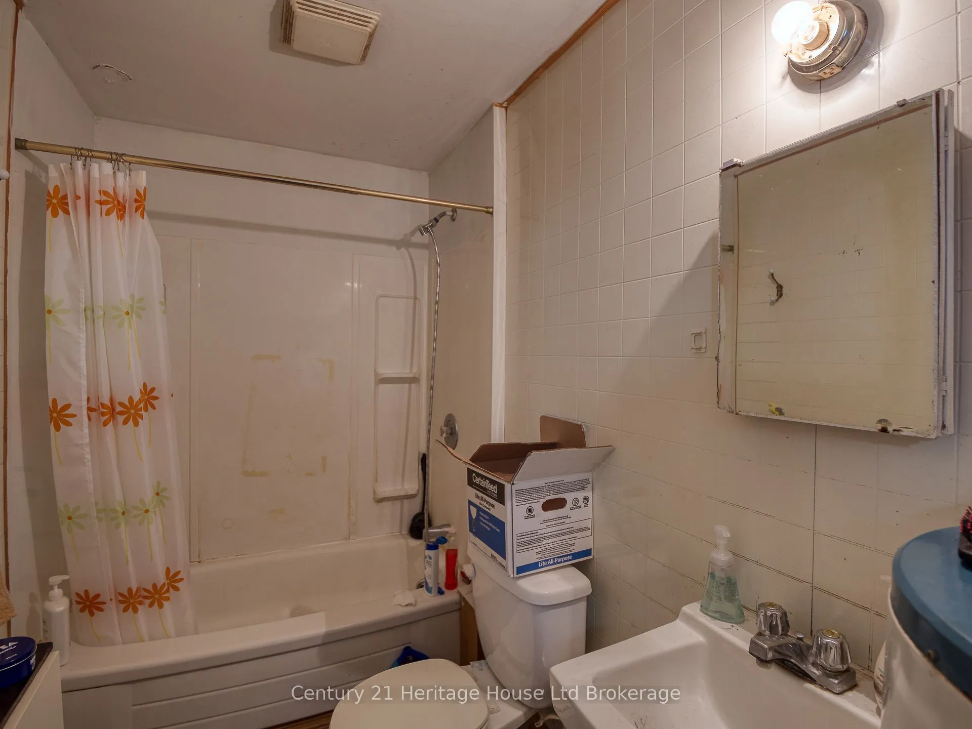2 ELGIN Street W