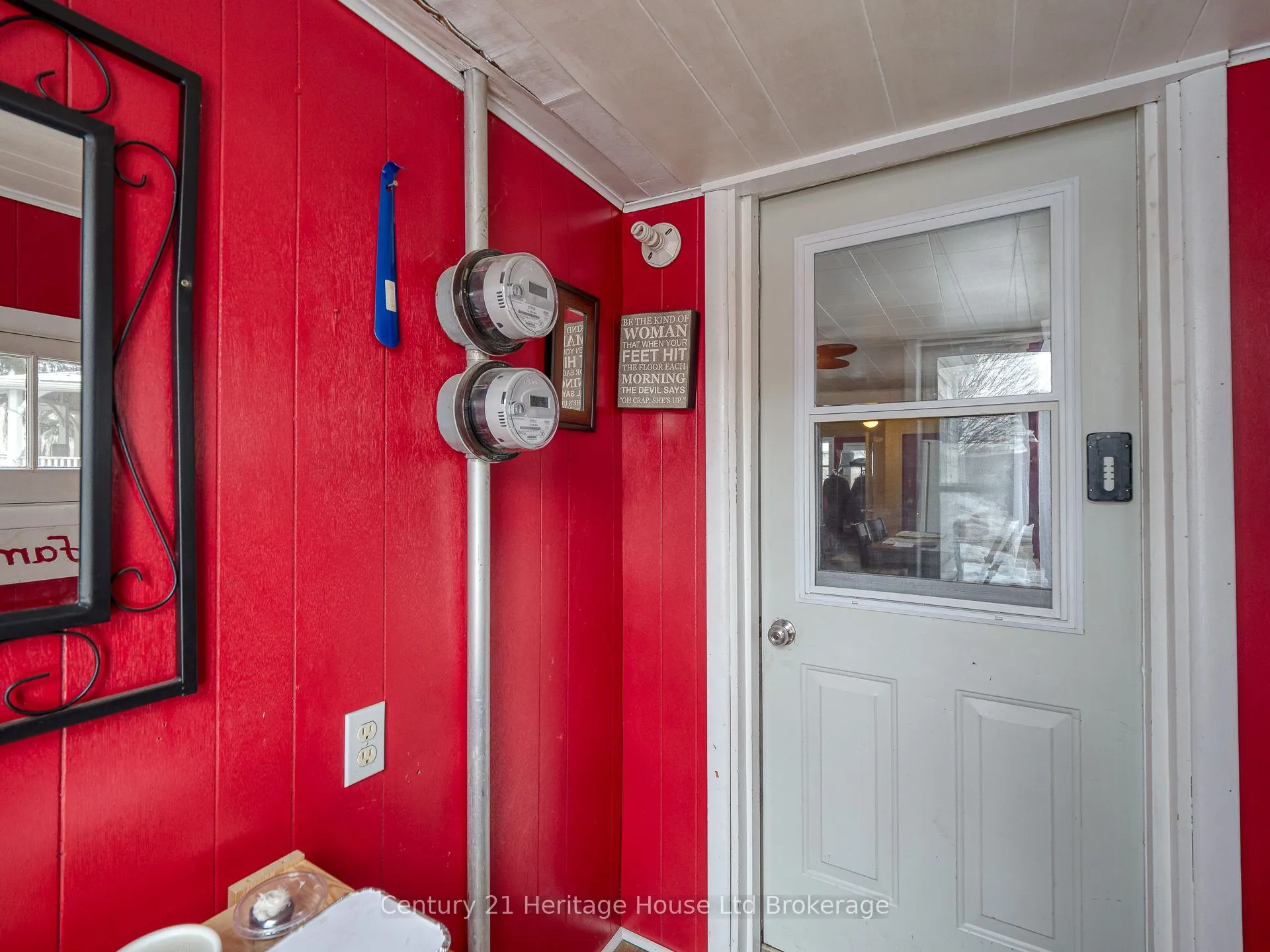 2 ELGIN Street W