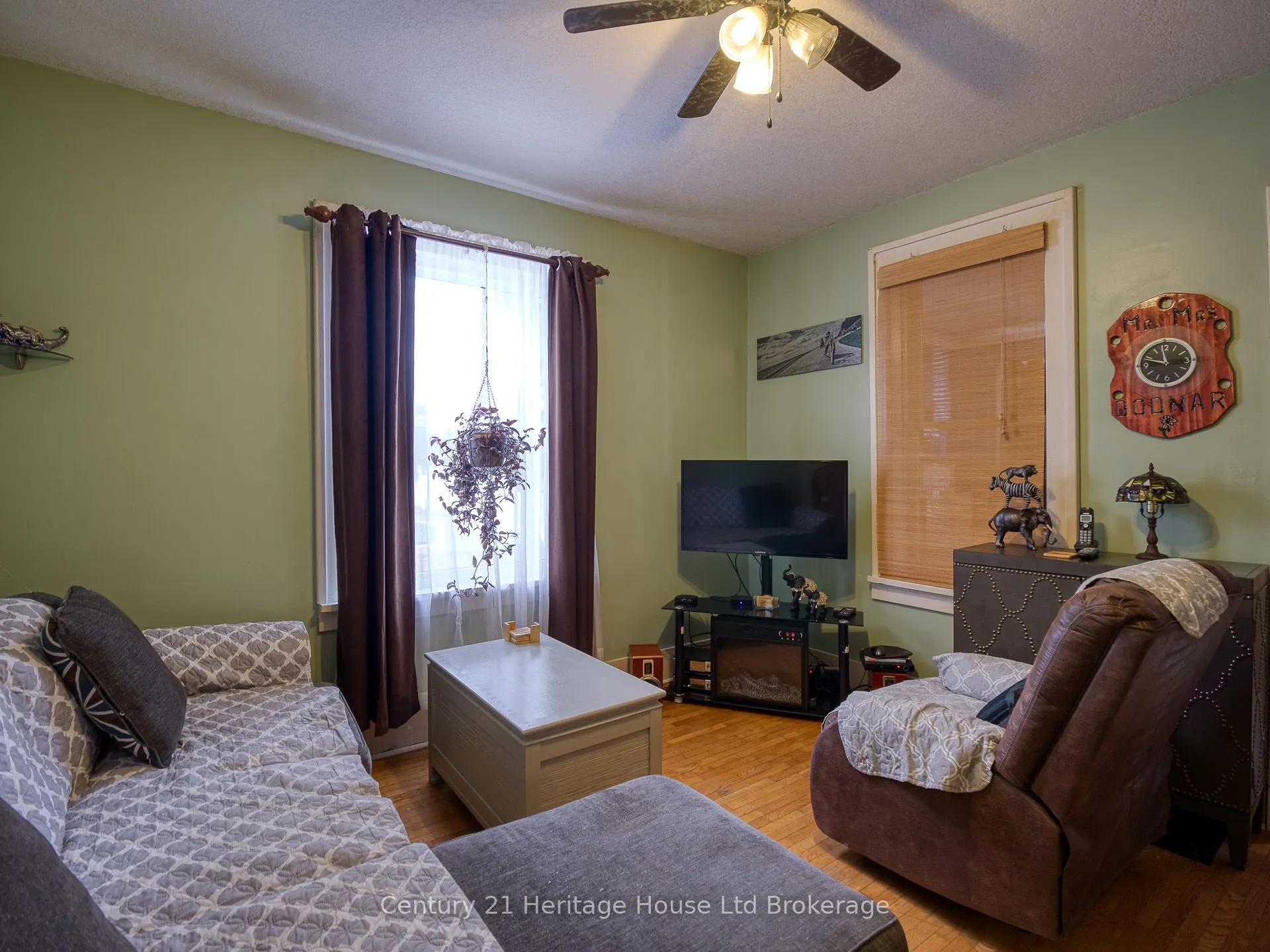 2 ELGIN Street W