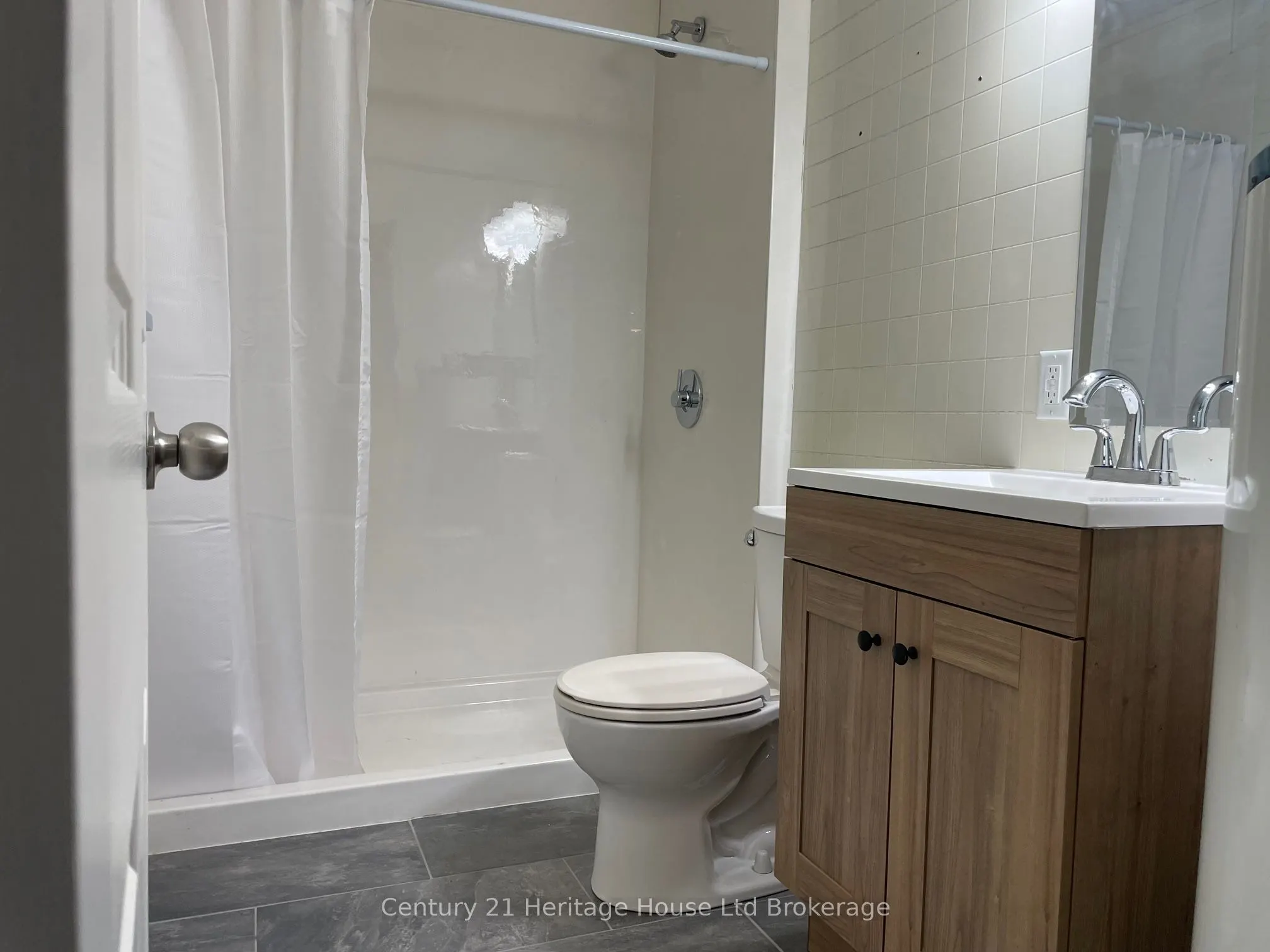 2 ELGIN Street W