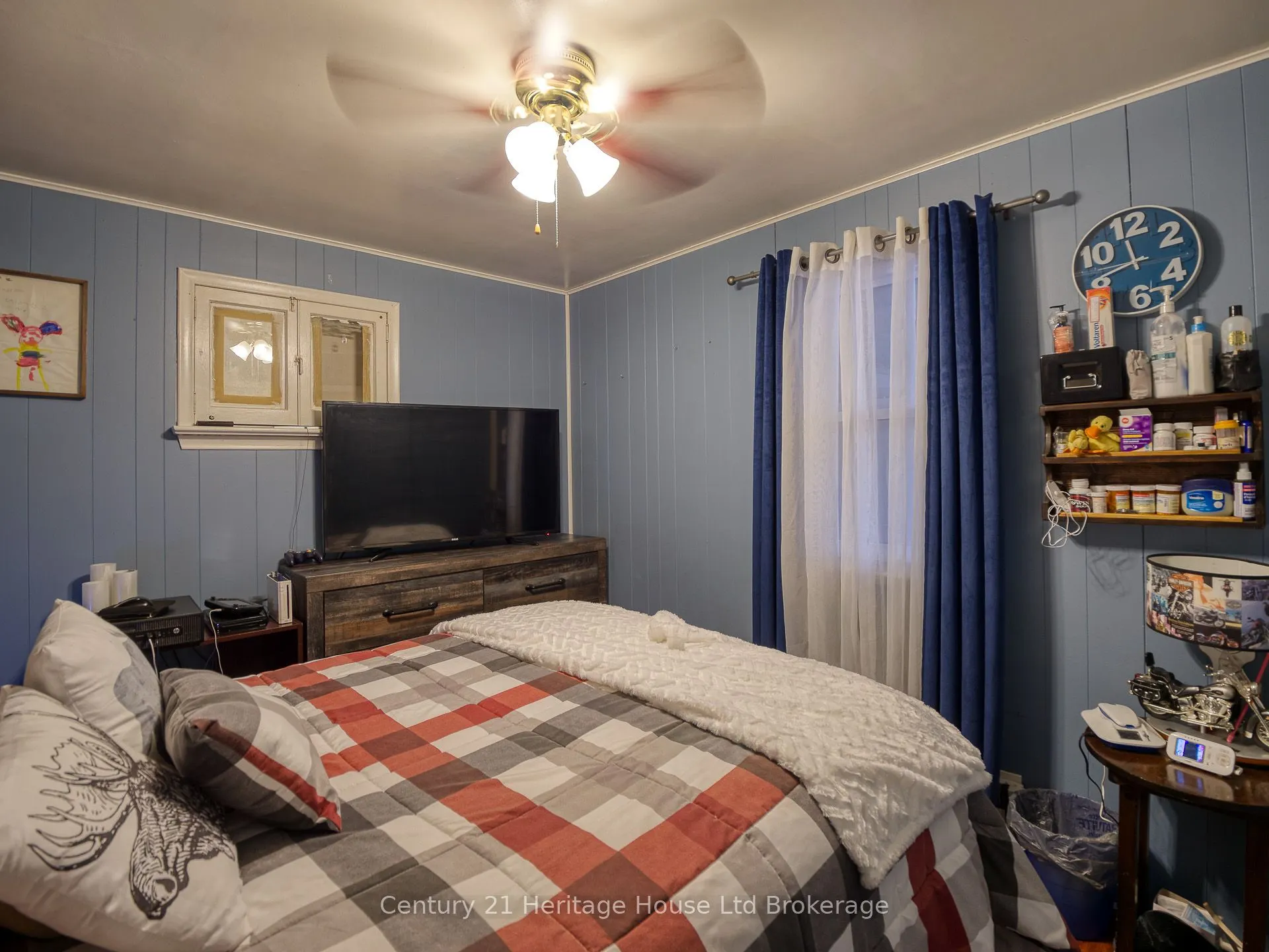 2 ELGIN Street W