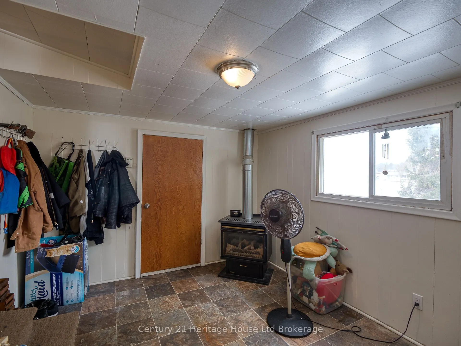 2 ELGIN Street W
