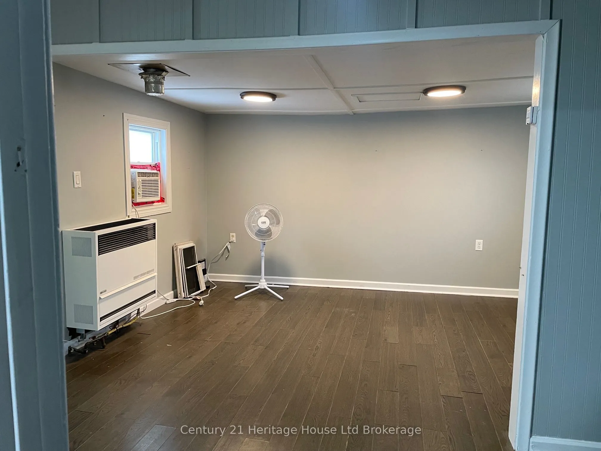 2 ELGIN Street W