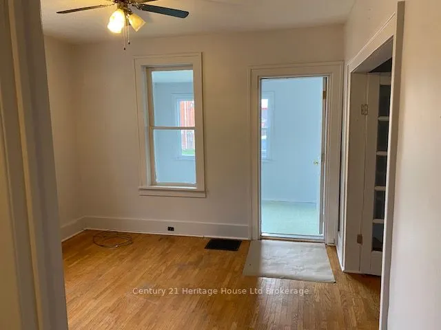 2 ELGIN Street W