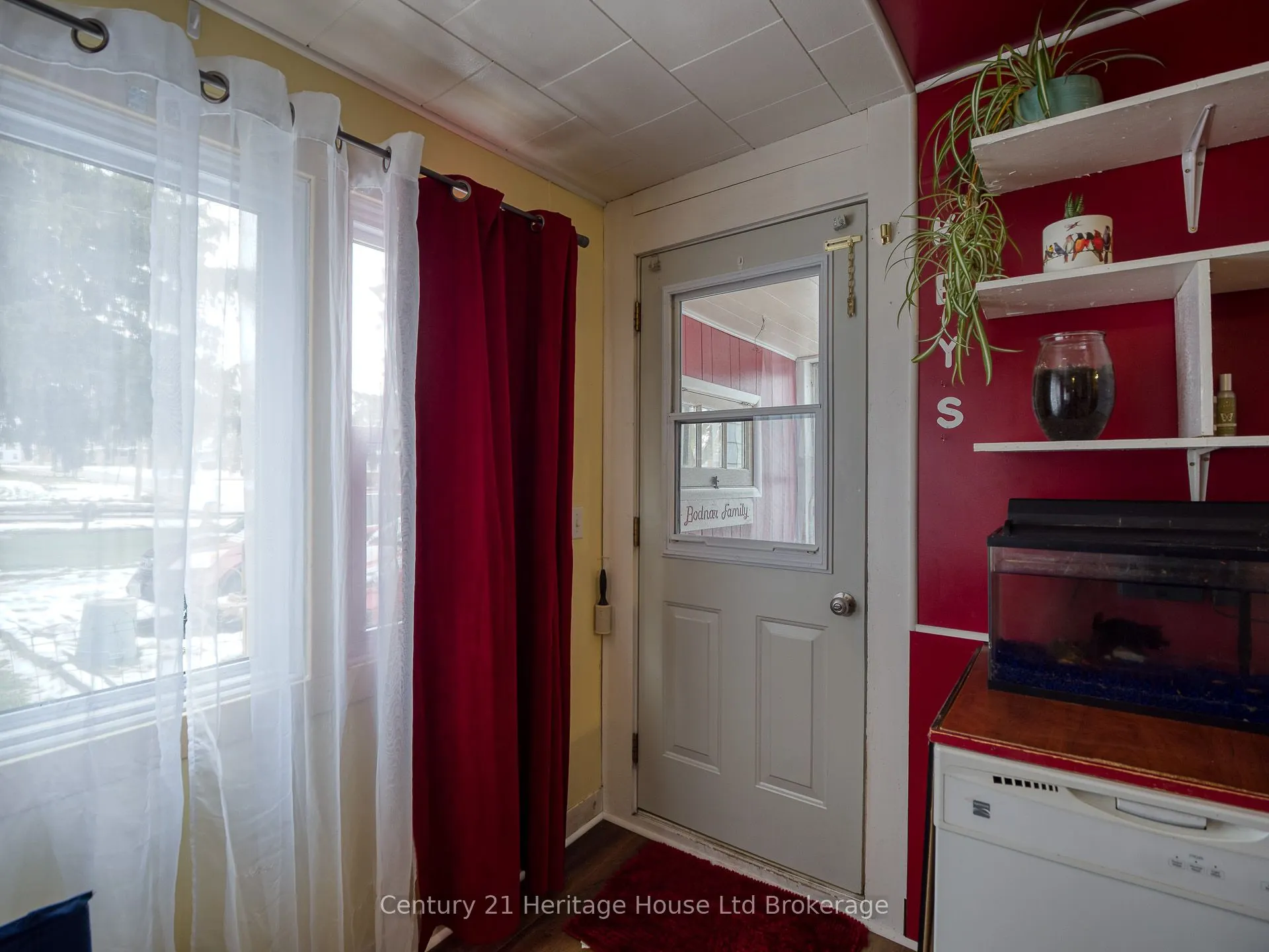 2 ELGIN Street W