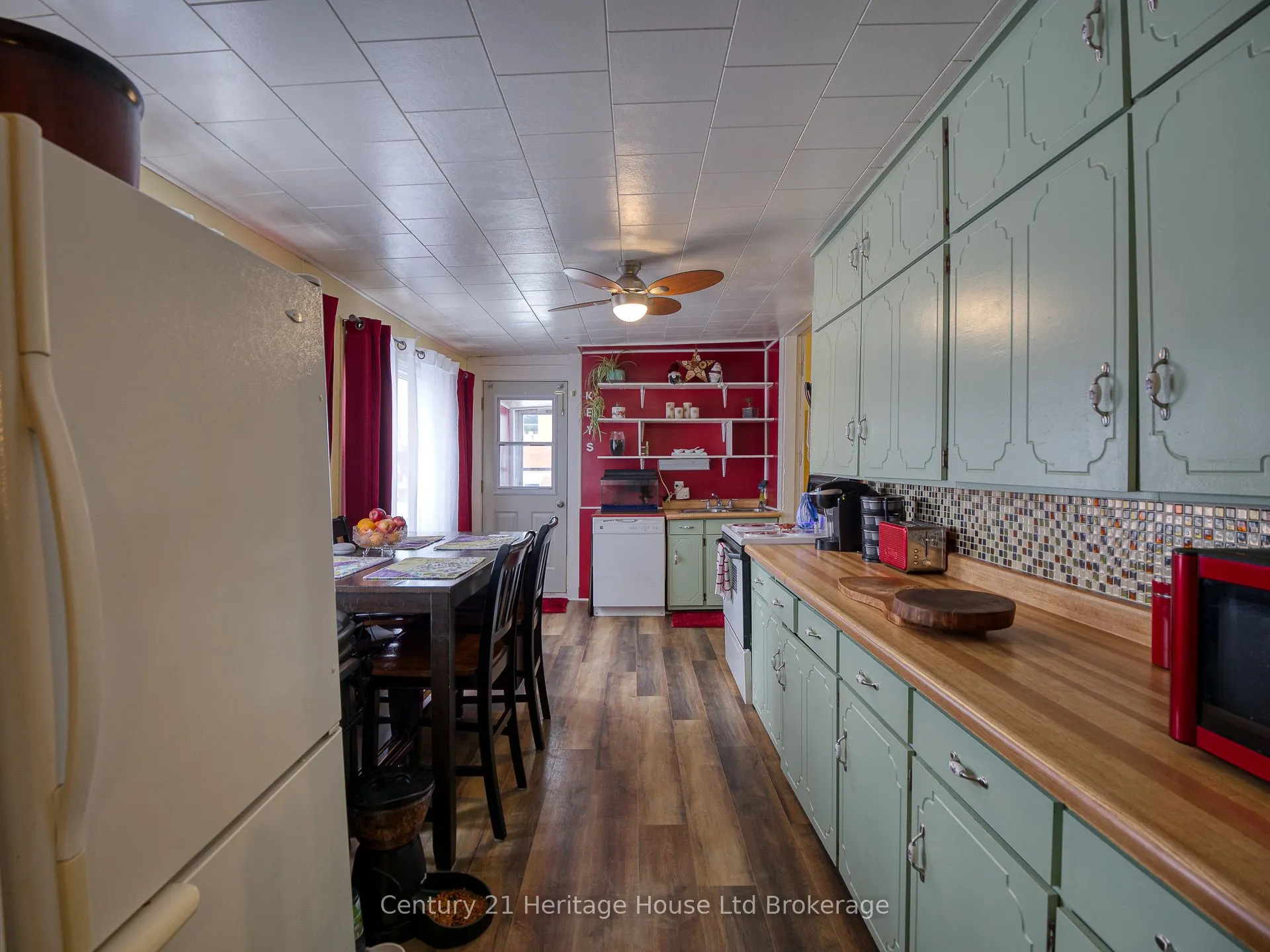 2 ELGIN Street W