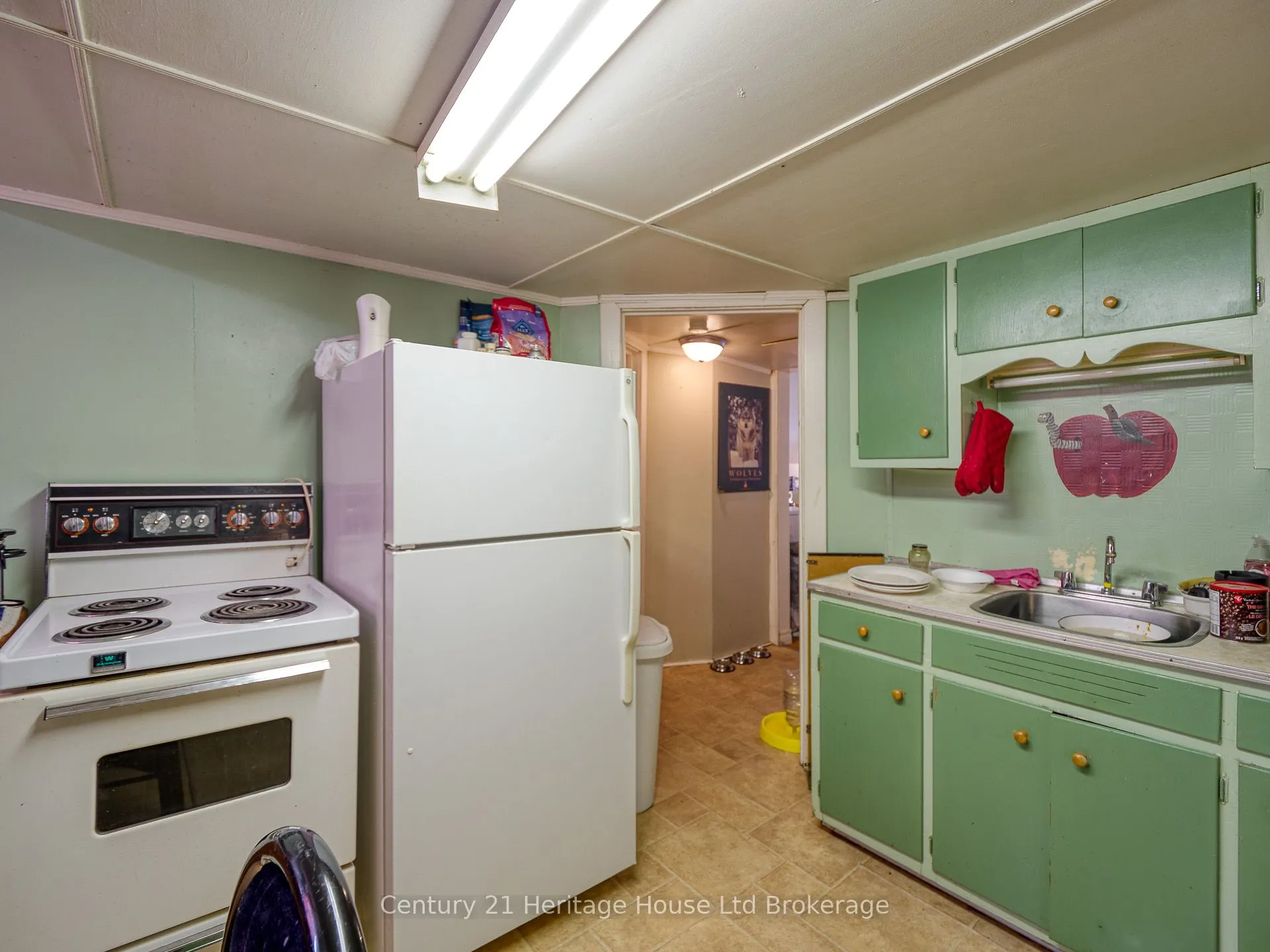 2 ELGIN Street W