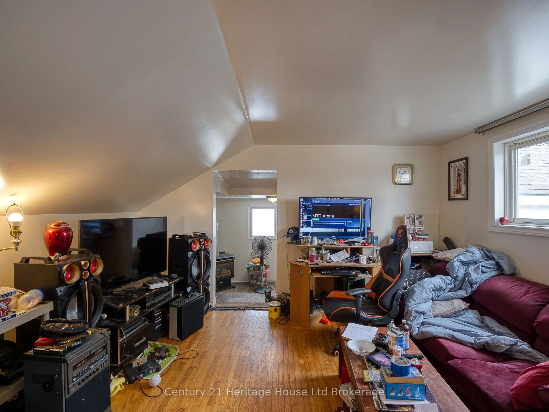 2 ELGIN Street W