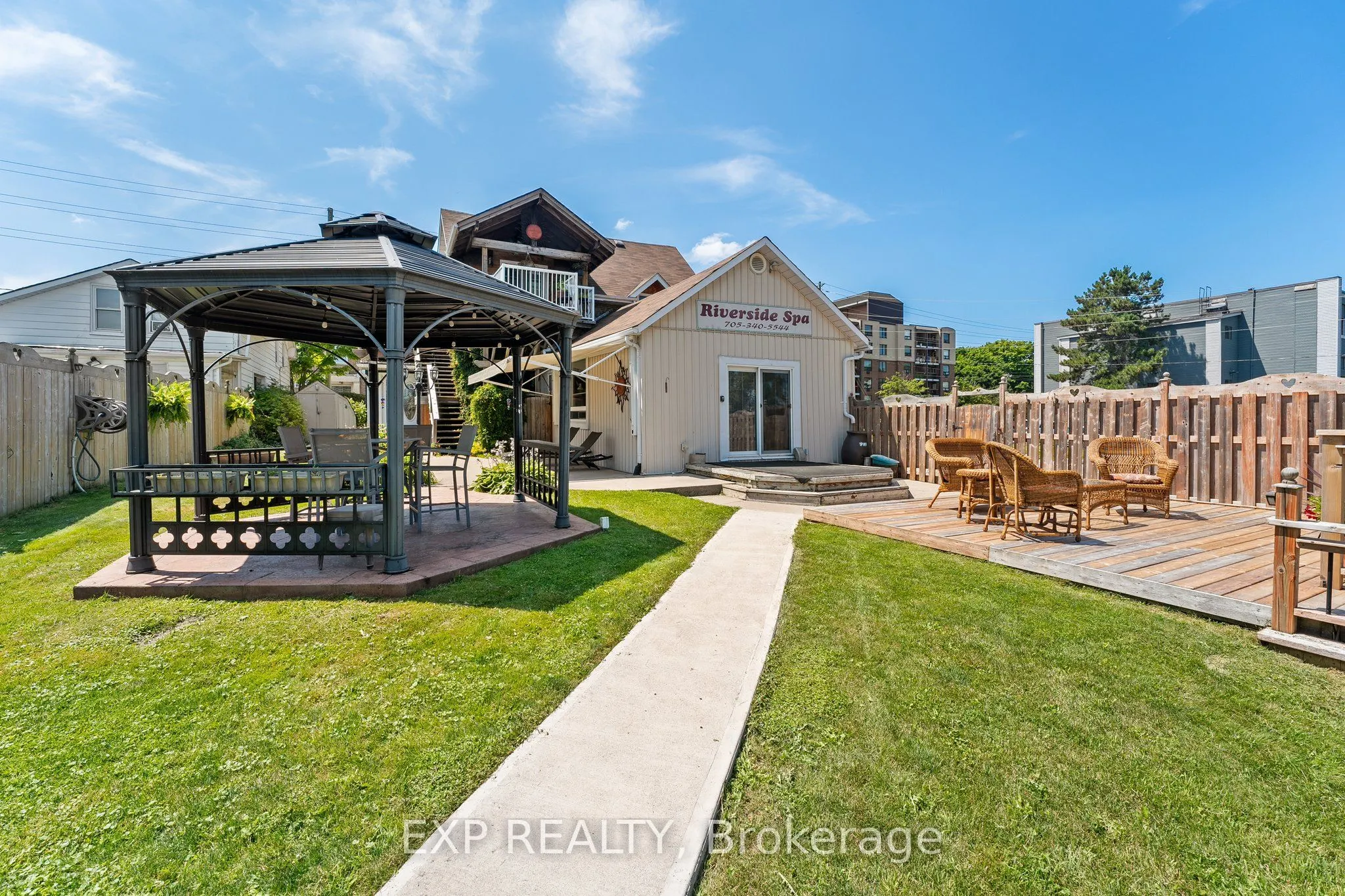 104 William Street N