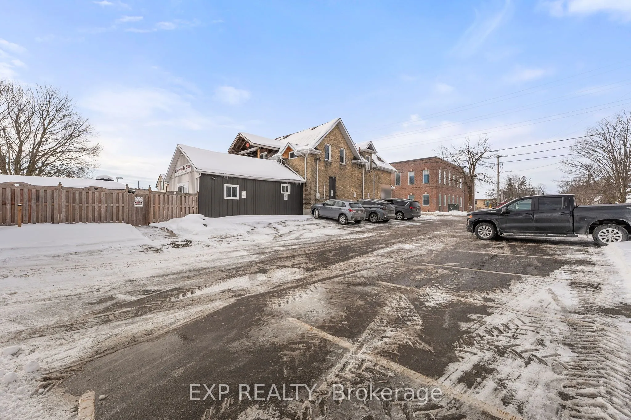 104 William Street N