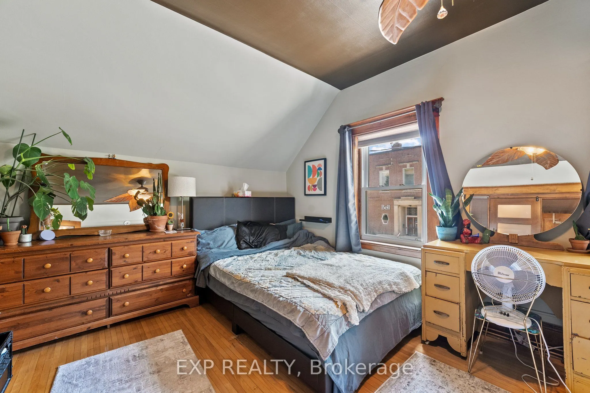 104 William Street N