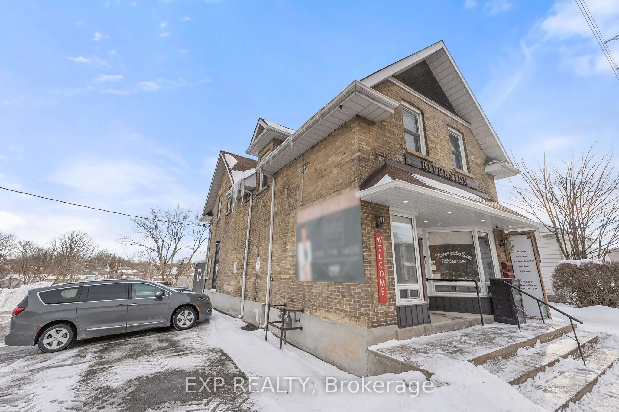 104 William Street N