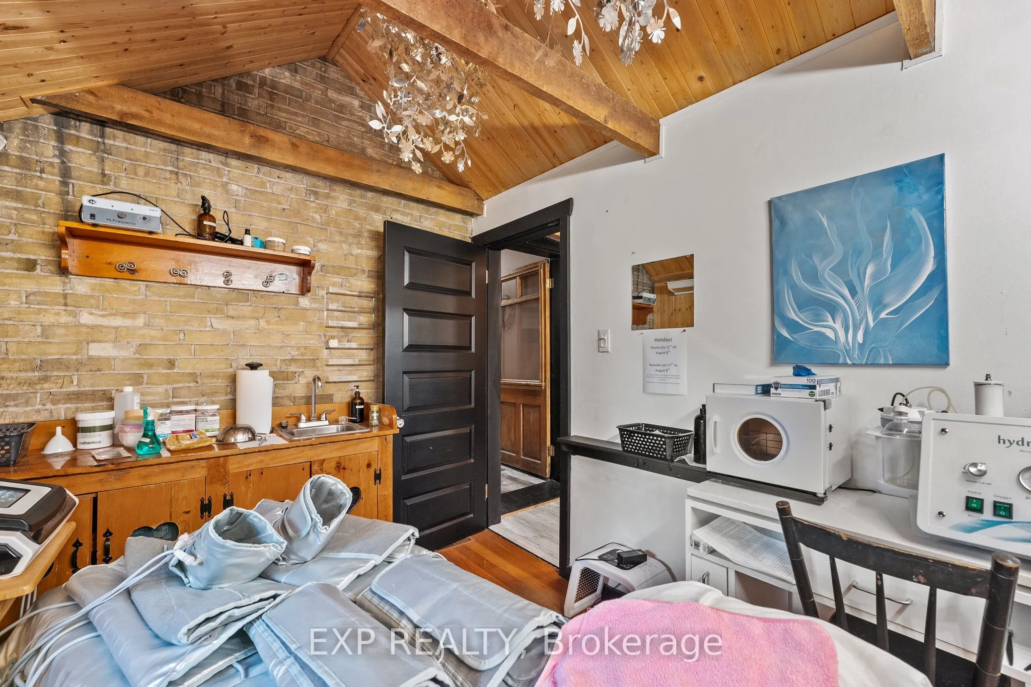 104 William Street N