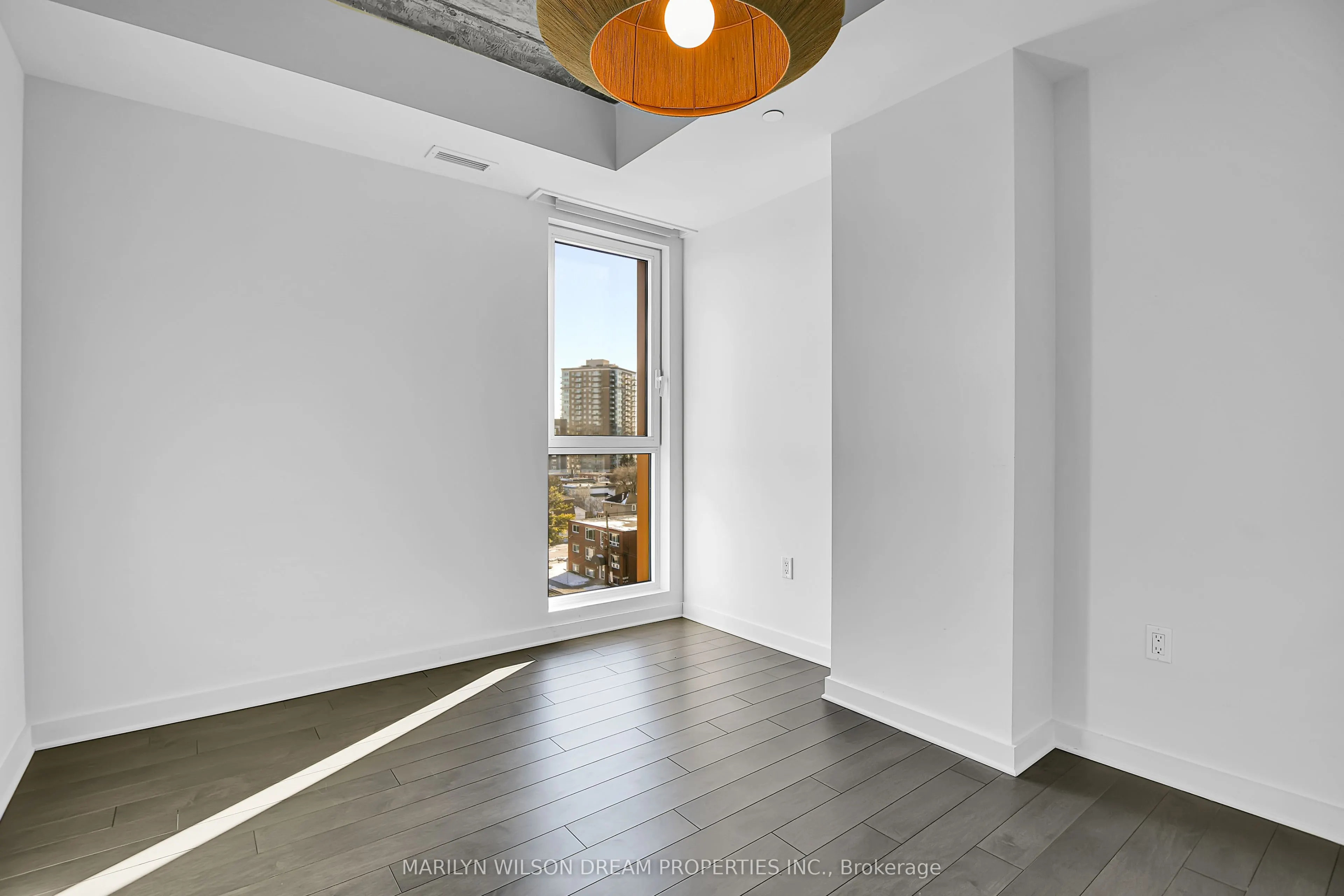 135 Barrette Street #601