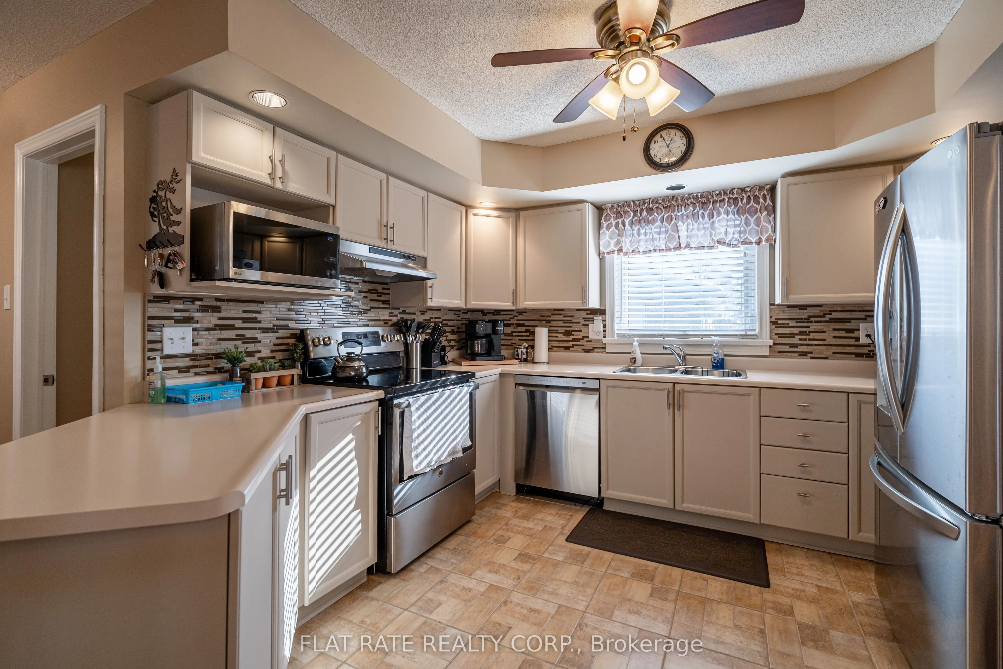 10 HILLVIEW Drive