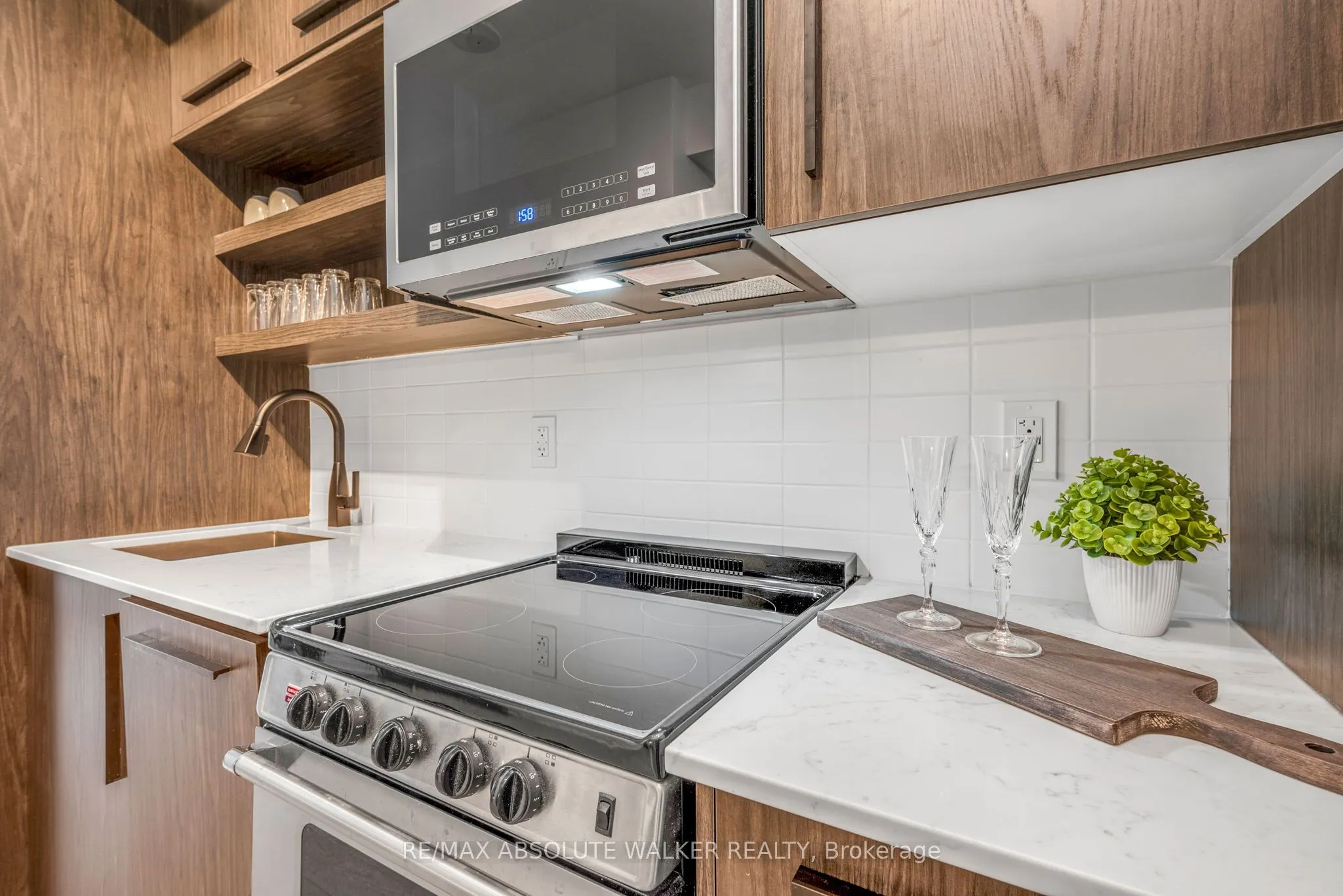560 Rideau Street, #421