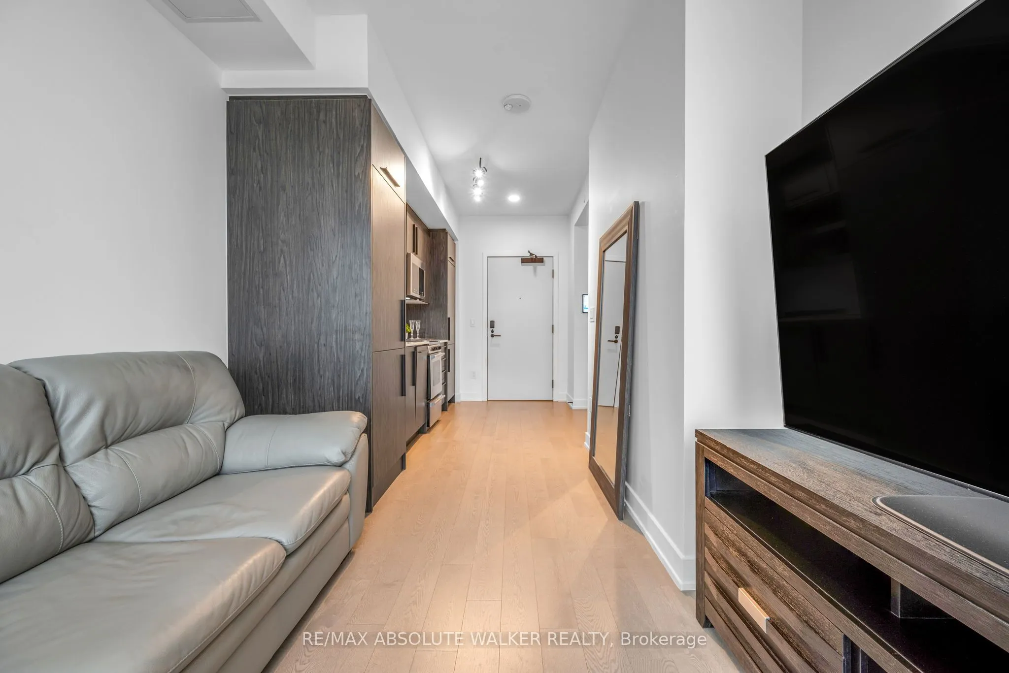 560 Rideau Street, #421