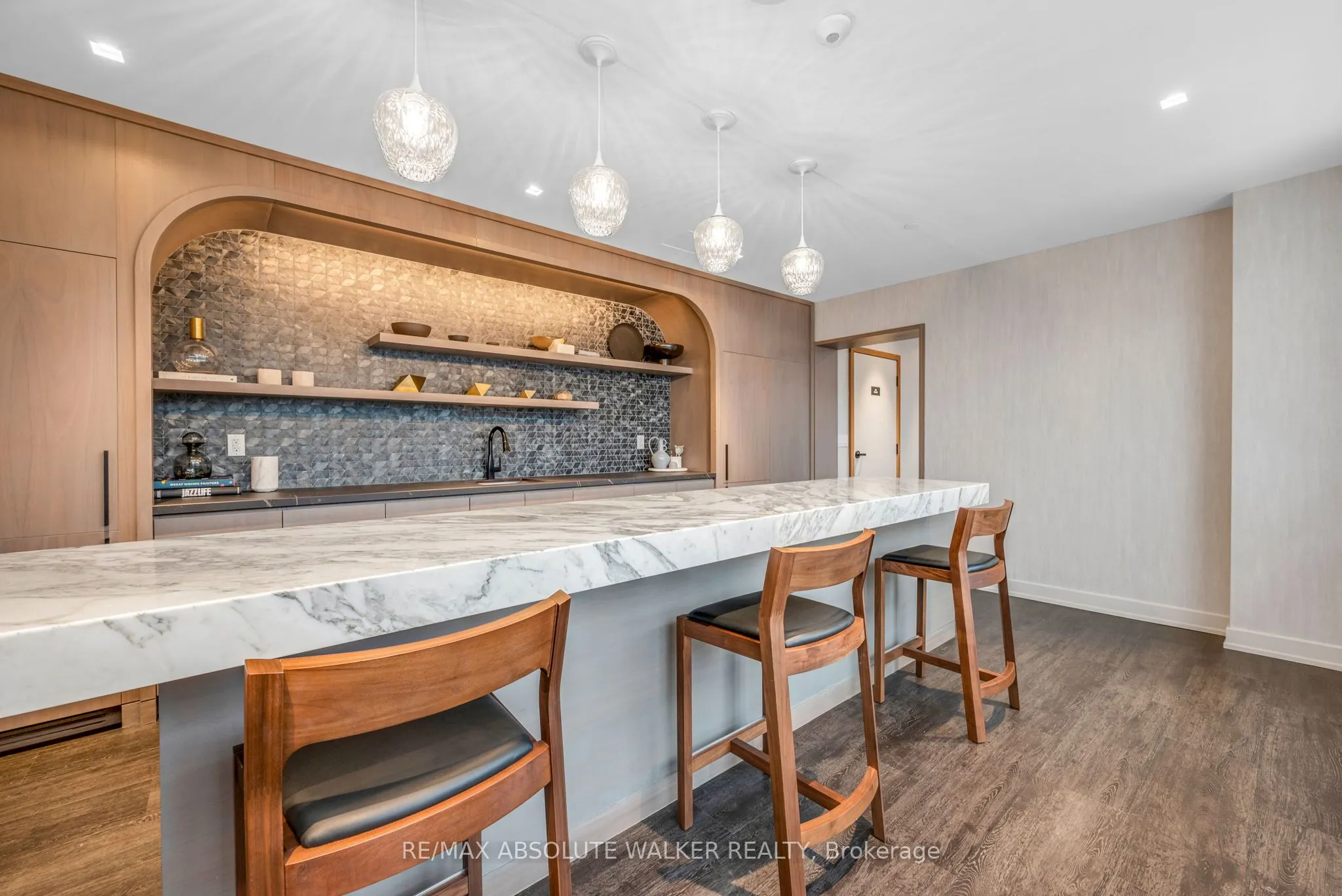 560 Rideau Street, #421
