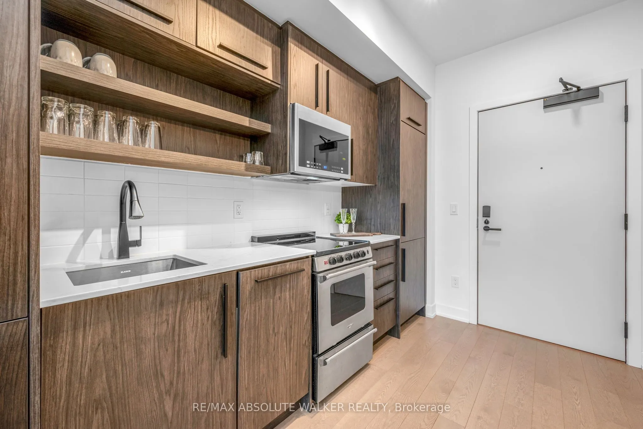 560 Rideau Street, #421