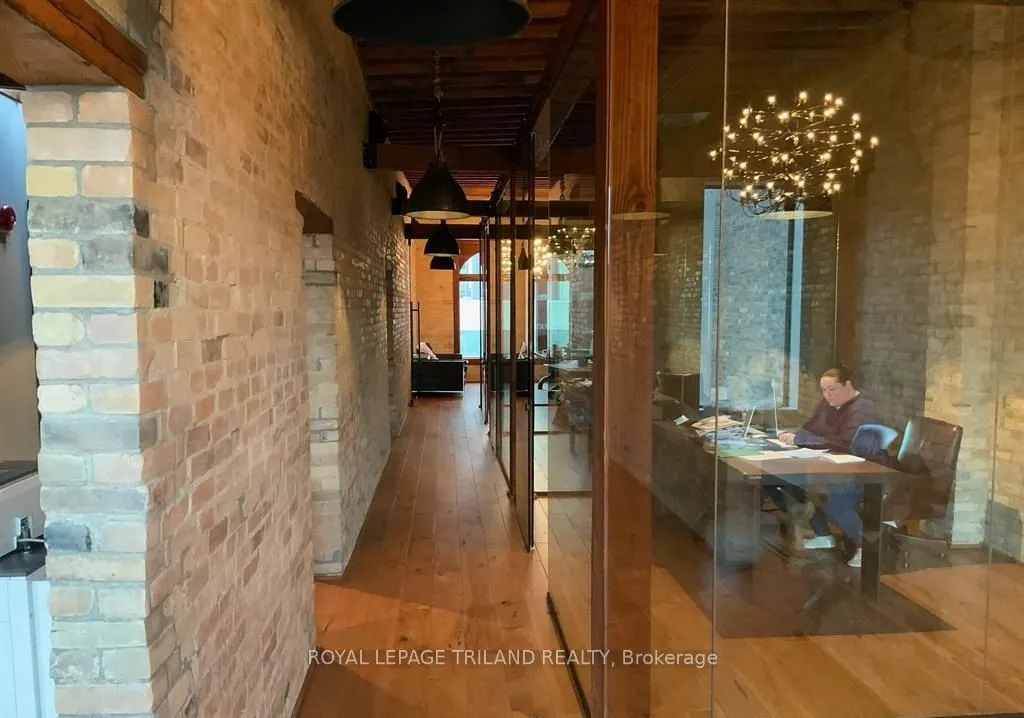 284 Dundas Street