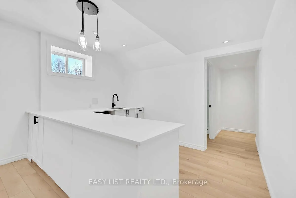 123 Livingwood Crescent