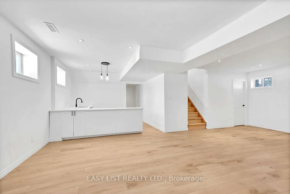 123 Livingwood Crescent