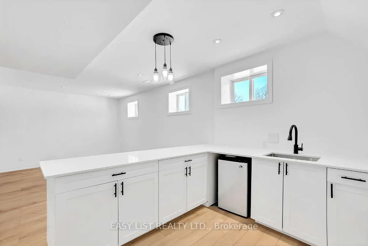 123 Livingwood Crescent