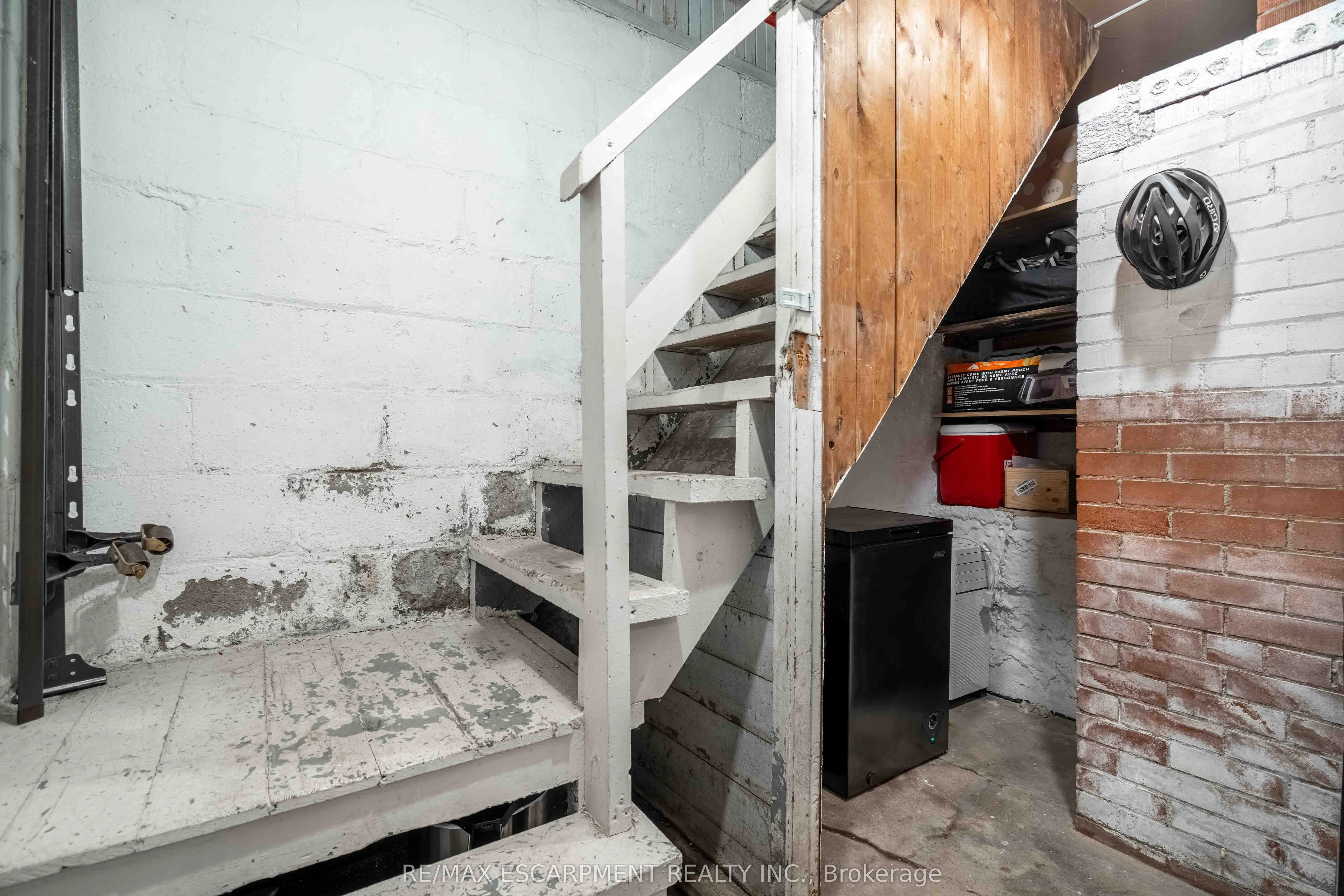 356 HUNTER Street E, #9