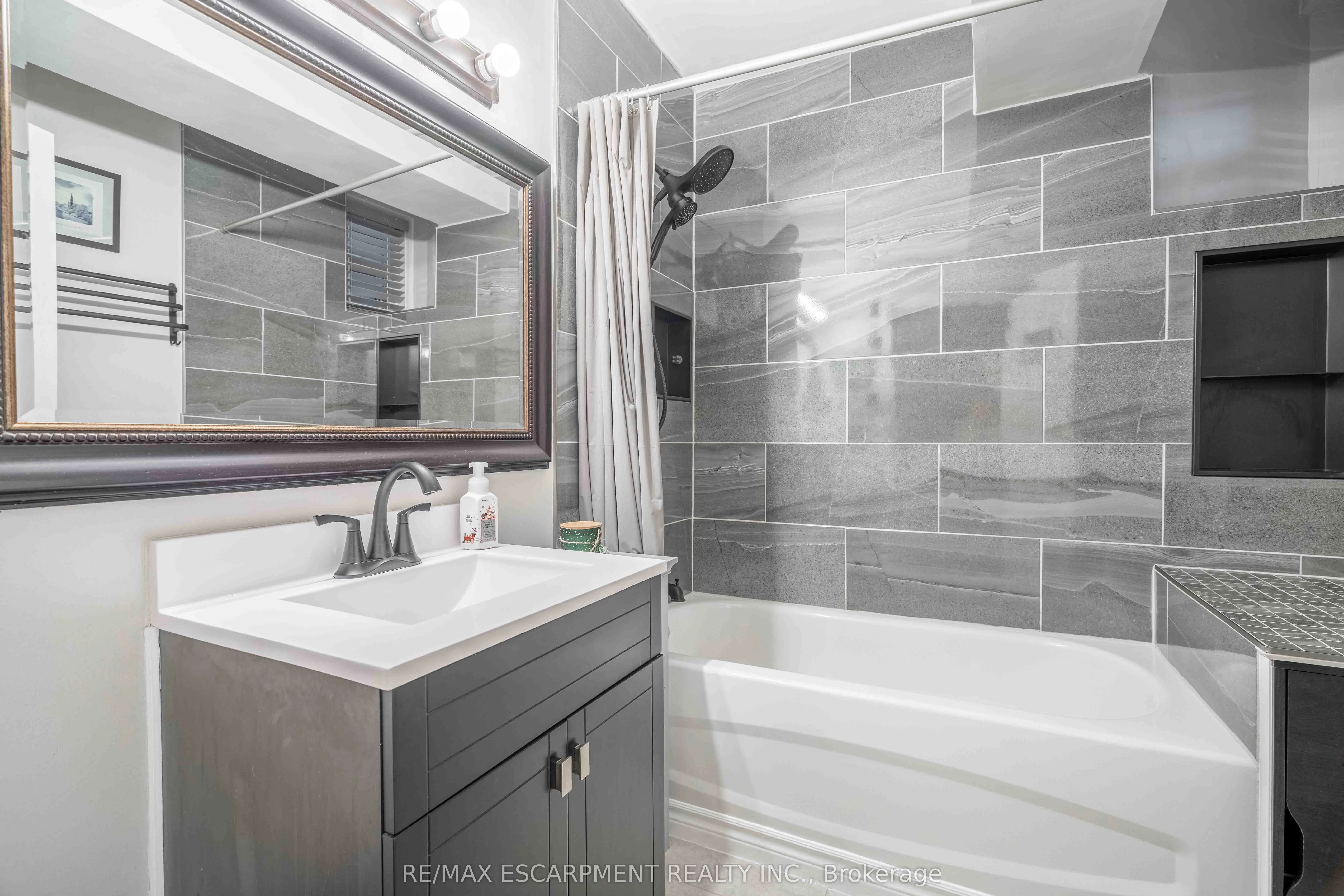356 HUNTER Street E, #9